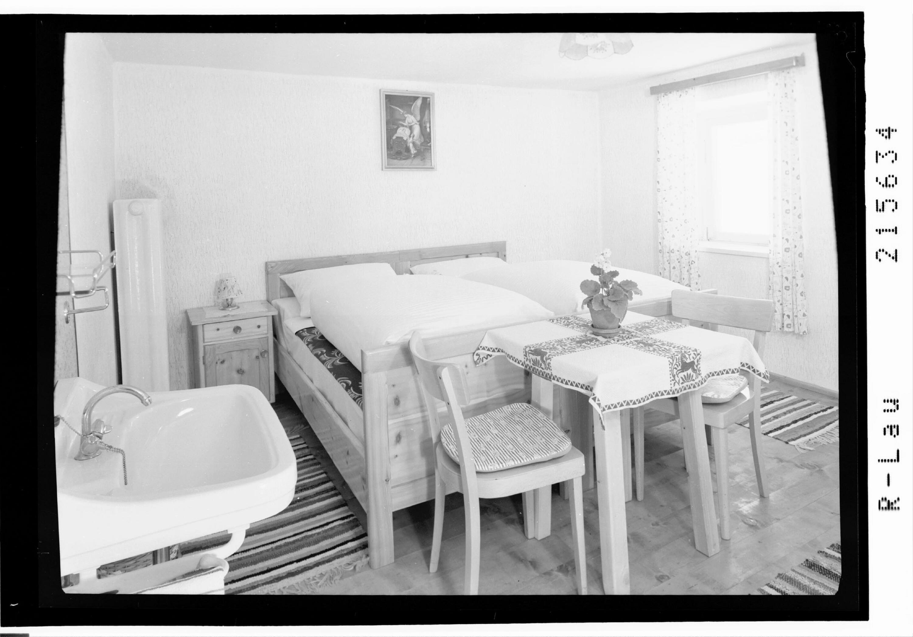 [Fremdenzimmer der Pension Neururer in Köfels im Pitztal]></div>


    <hr>
    <div class=