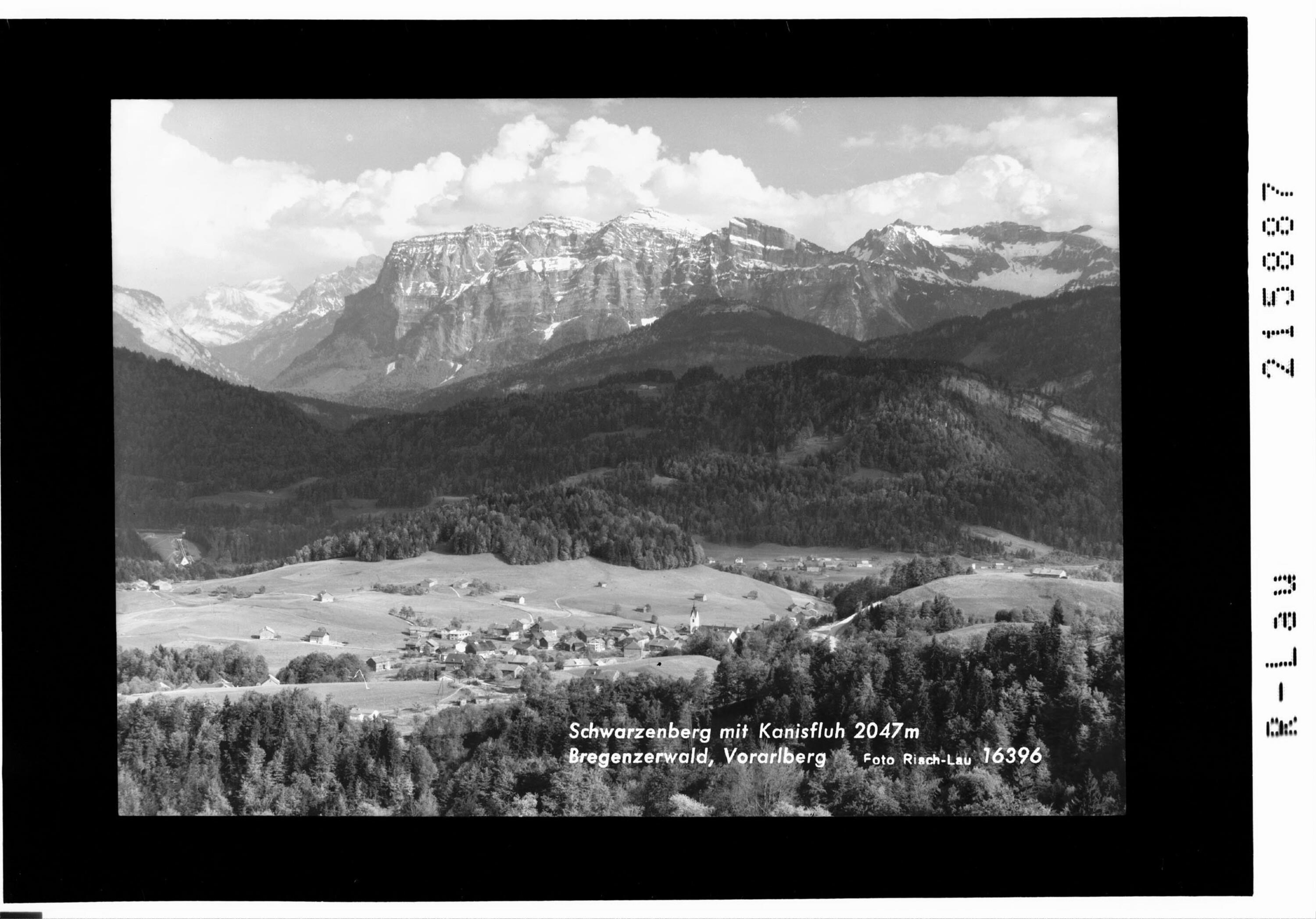 Schwarzenberg mit Kanisfluh 2047 m im Bregenzerwald, Vorarlberg></div>


    <hr>
    <div class=
