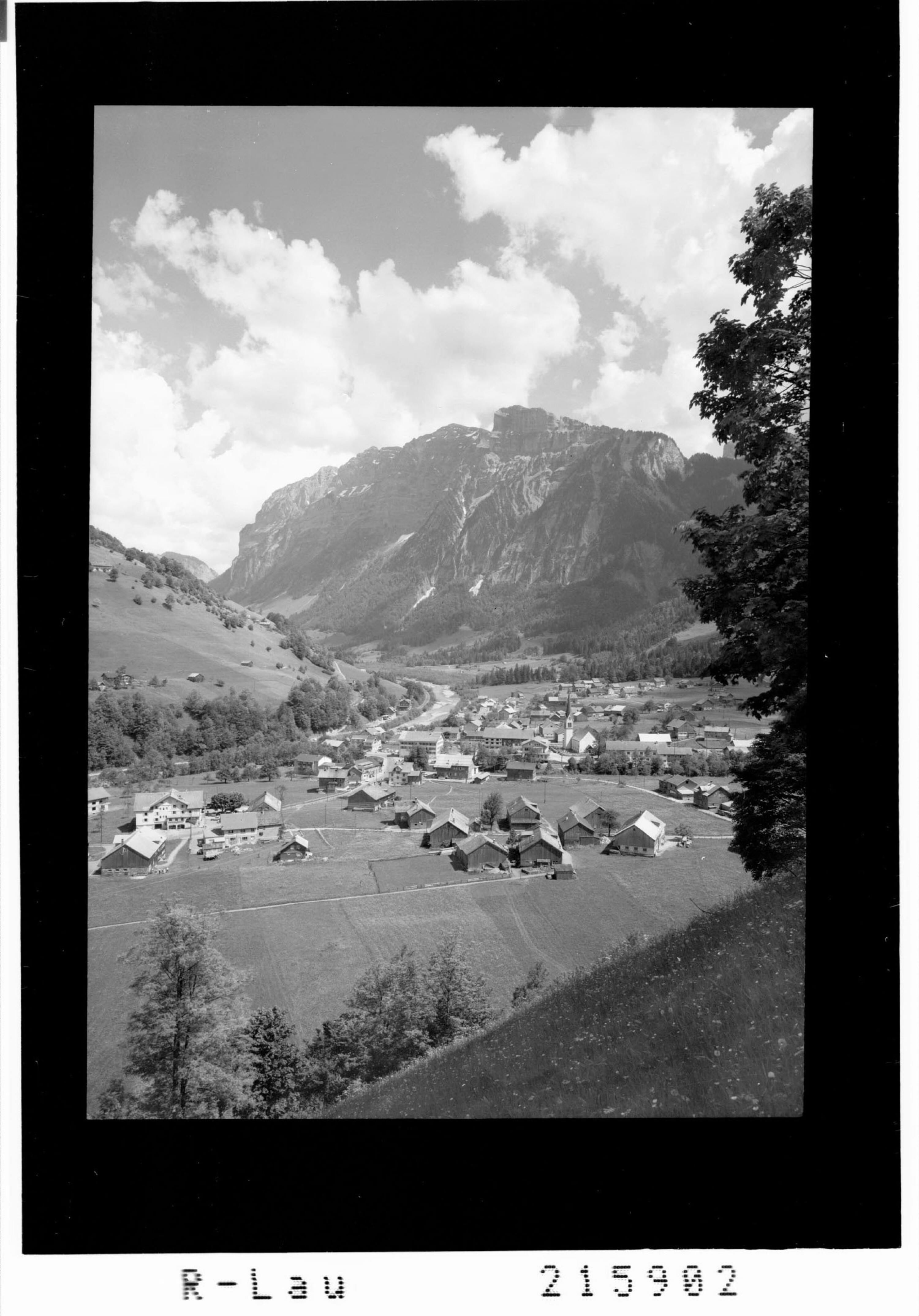Mellau im Bregenzerwald, Vorarlberg mit Kanisfluh 2047></div>


    <hr>
    <div class=