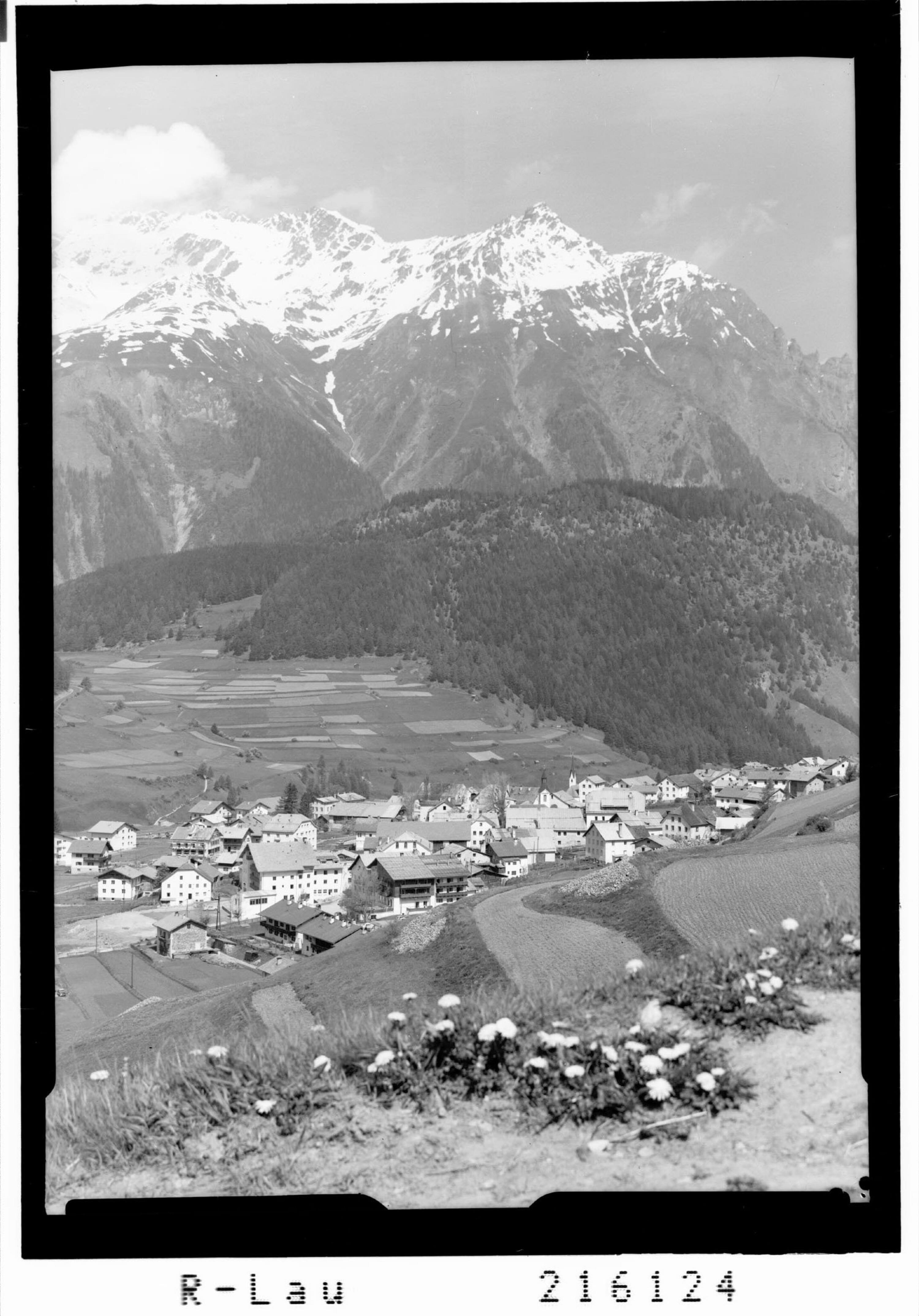 [Nauders in Tirol gegen Piz Mundin und Piz Alpetta]></div>


    <hr>
    <div class=