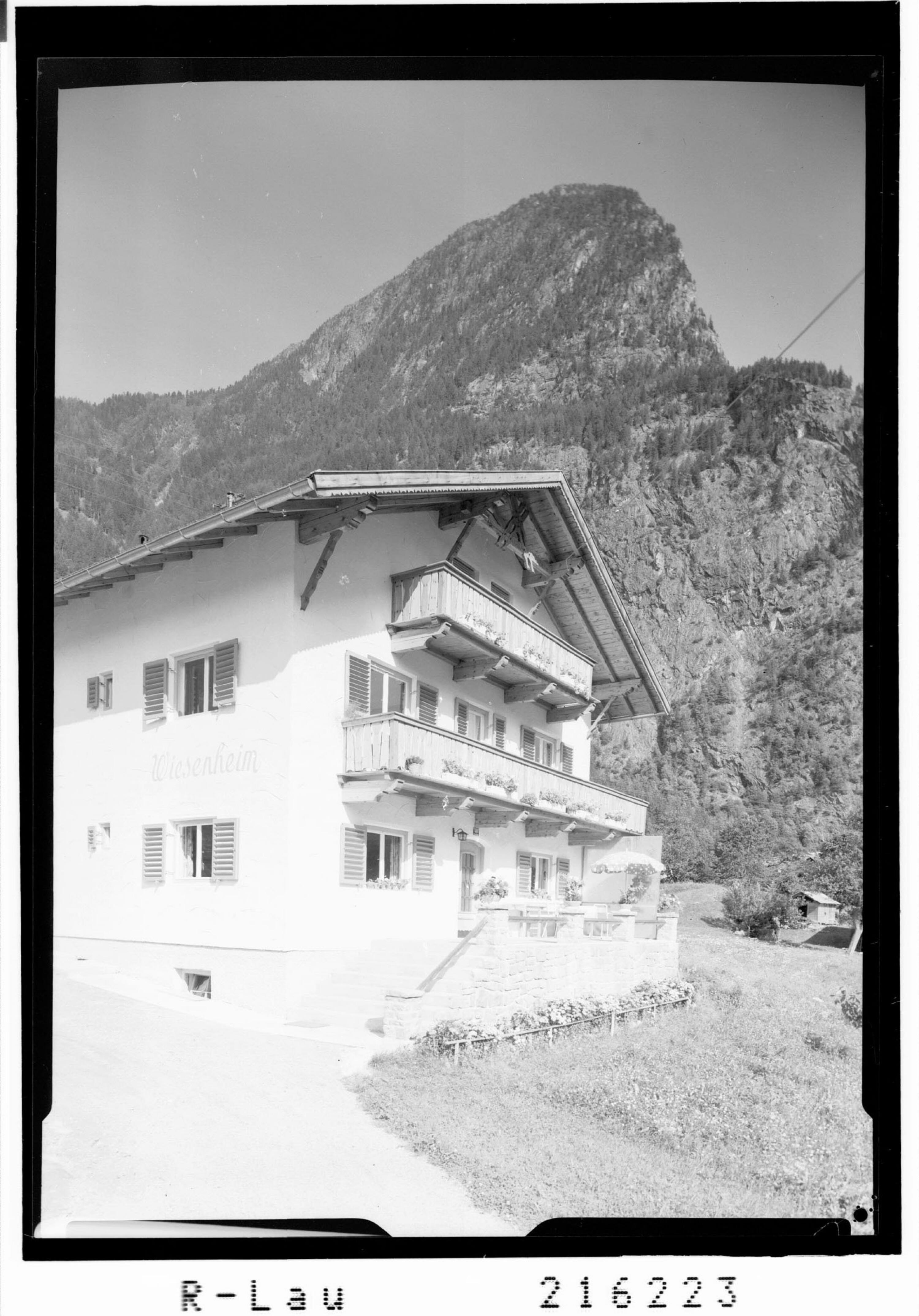 [Haus Wiesenheim in Habichen bei Ötz im Ötztal gegen Habicher Wand / Tirol]></div>


    <hr>
    <div class=