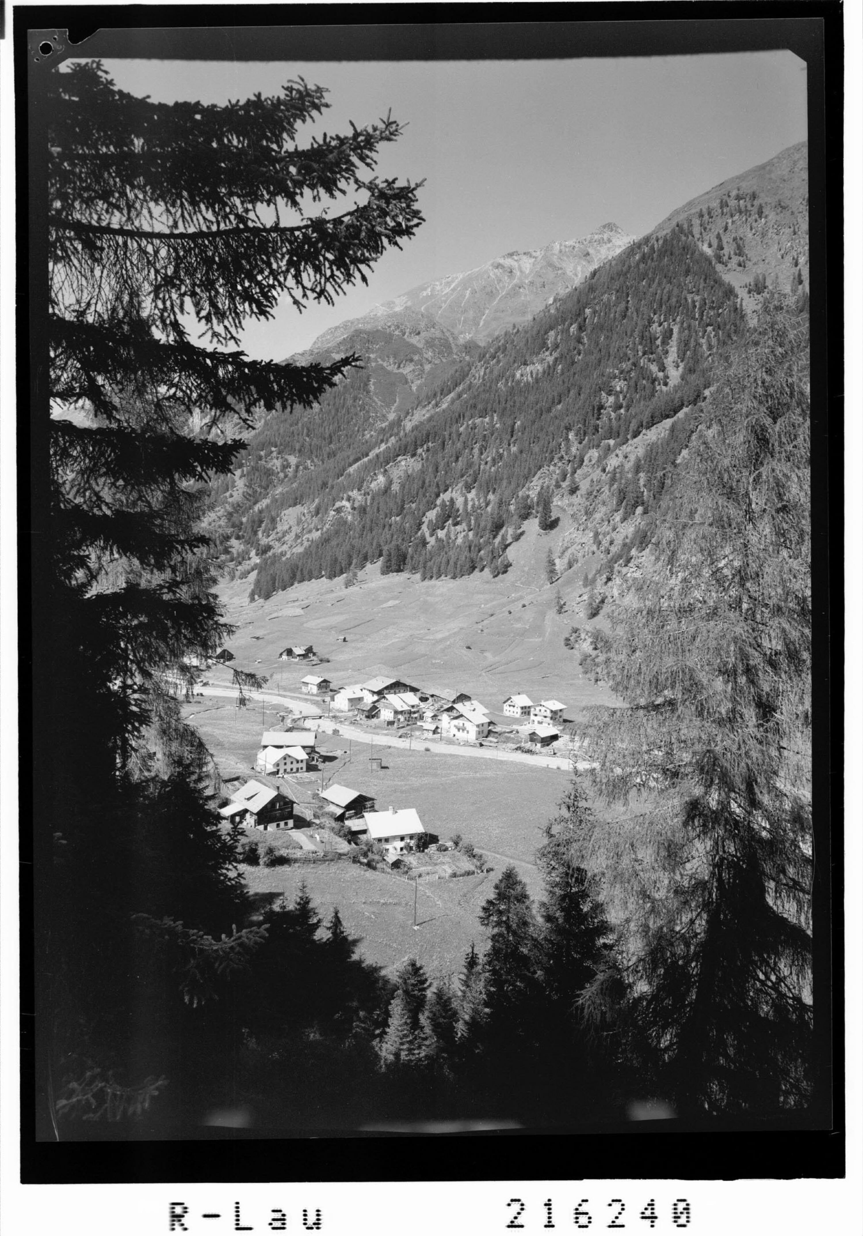 St.Leonhard 1372 m gegen Blockkogel 3098 m, Pitztal / Tirol></div>


    <hr>
    <div class=