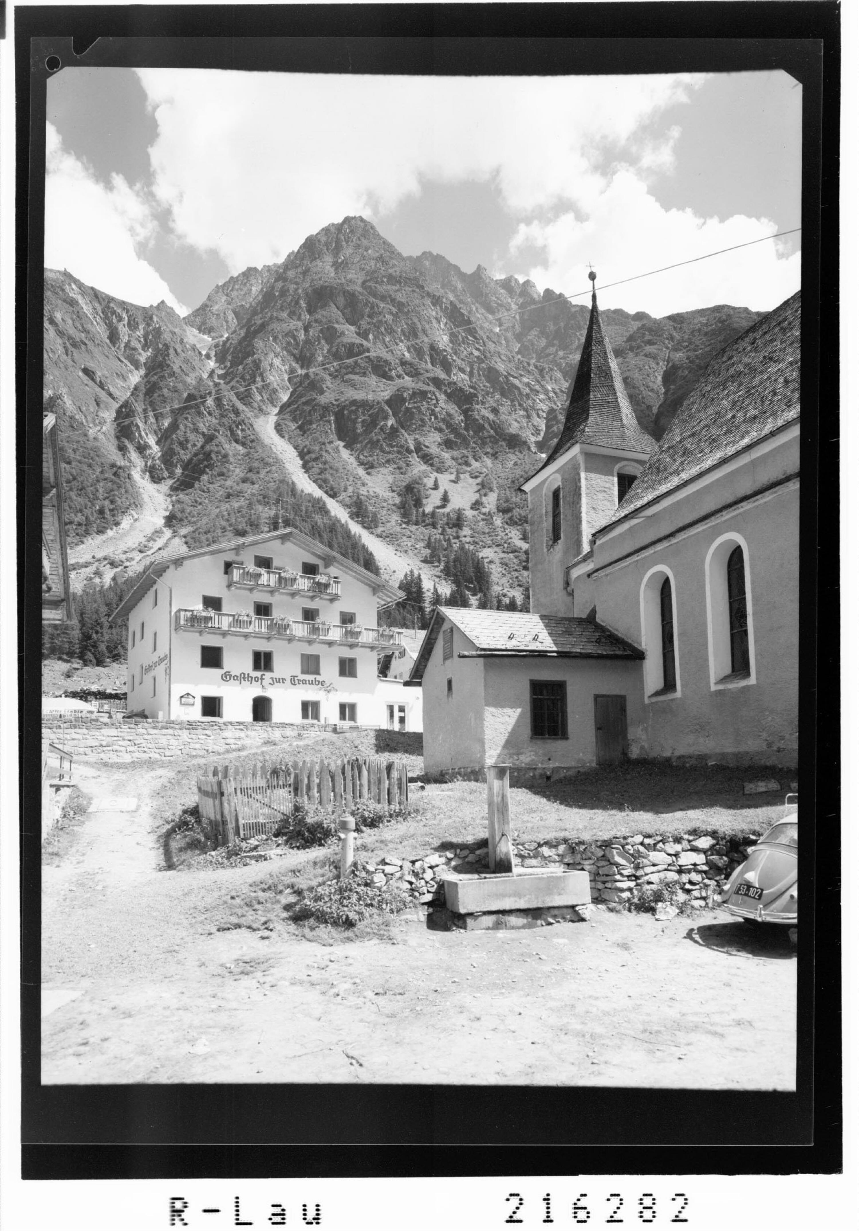 [Kirche und Gasthof zur Traube in Plangeross im Pitztal gegen Geigenkamm / Tirol]></div>


    <hr>
    <div class=
