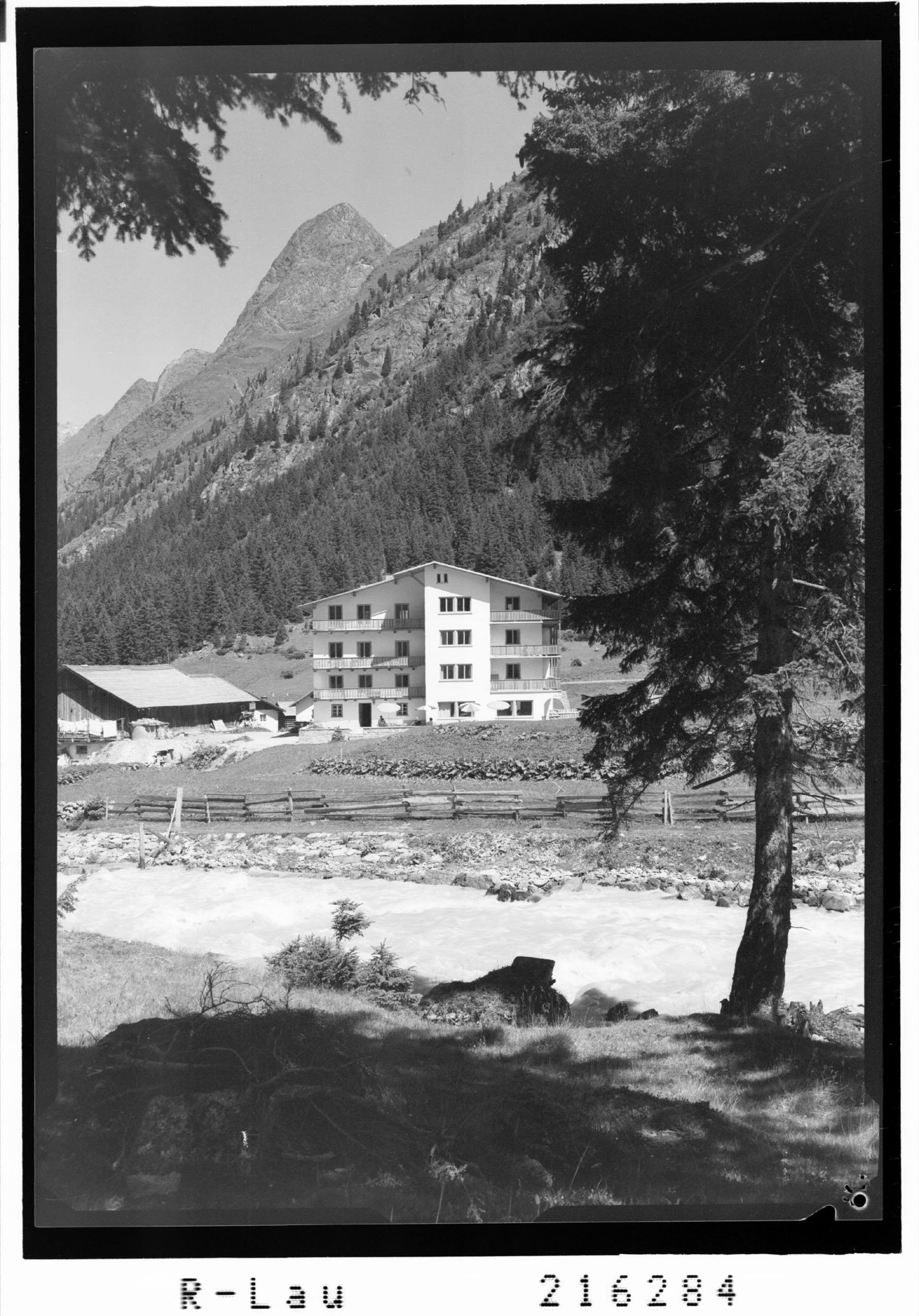 Weisswald 1560 m, Berghaus Seppl gegen Sturpen 2718 m, Pitztal / Tirol></div>


    <hr>
    <div class=