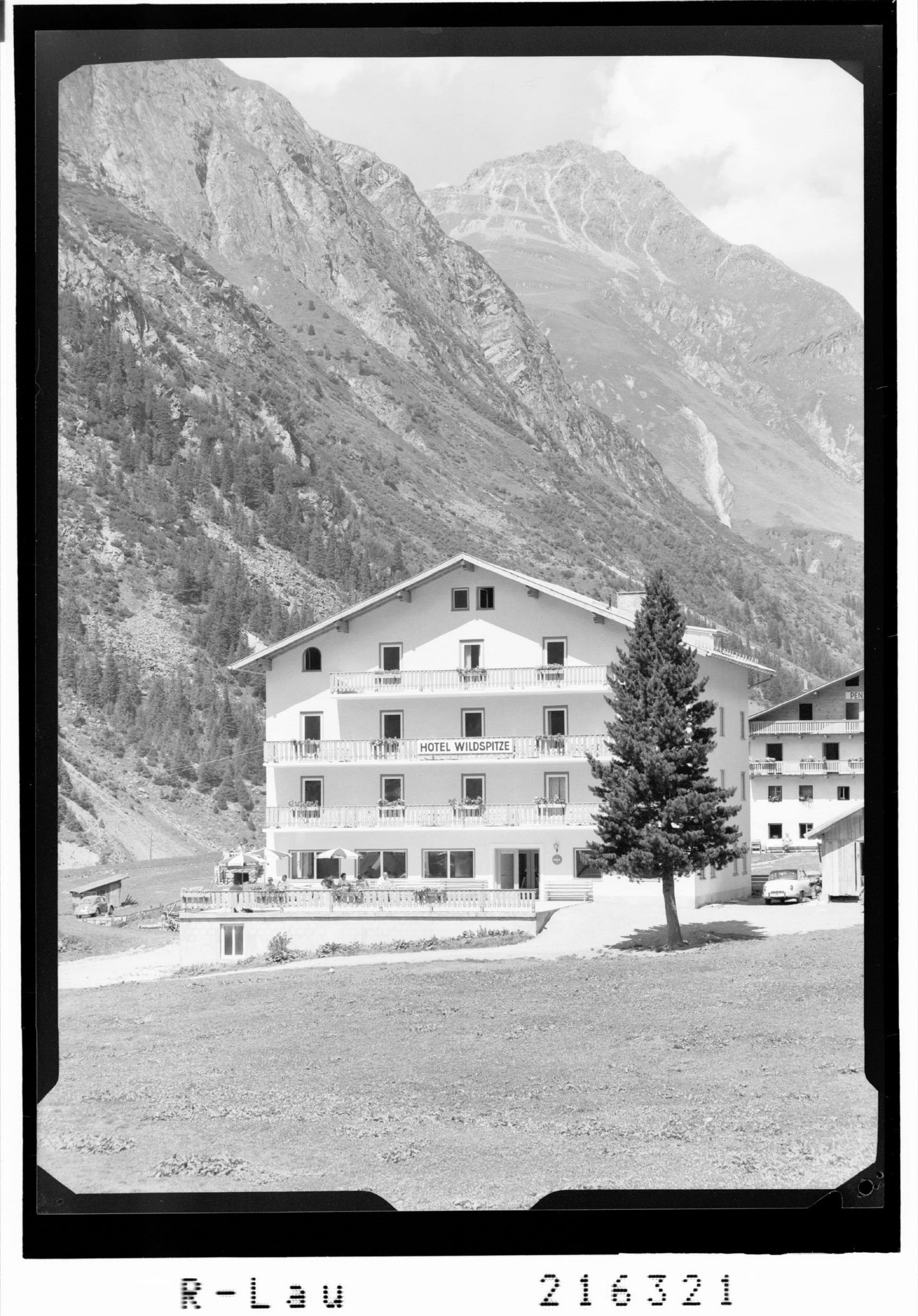 [Hotel Wildspitze in Mandarfen im Pitztal gegen Parstelskogel Tirol]></div>


    <hr>
    <div class=