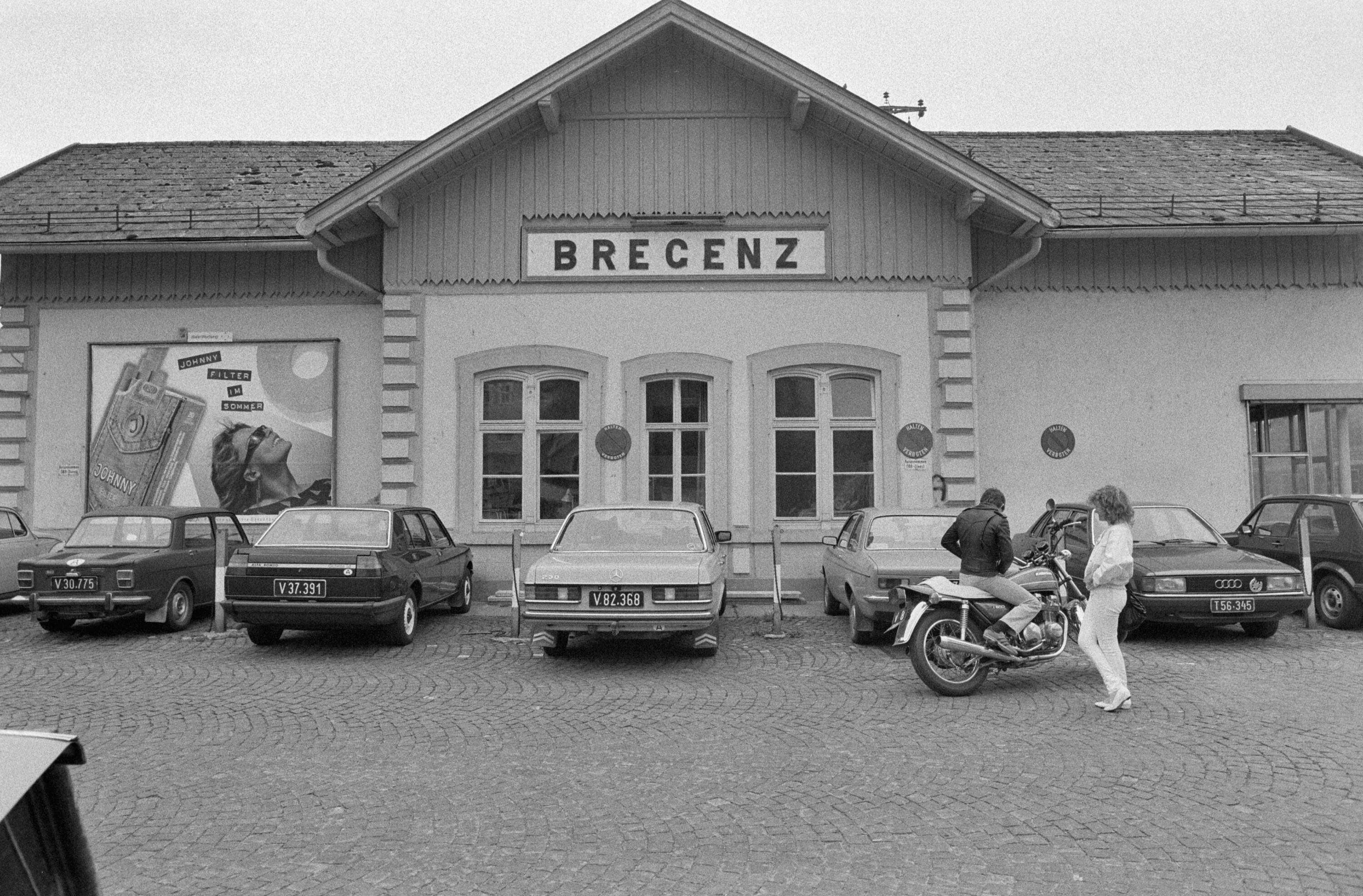 [Bahnhof Bregenz]></div>


    <hr>
    <div class=