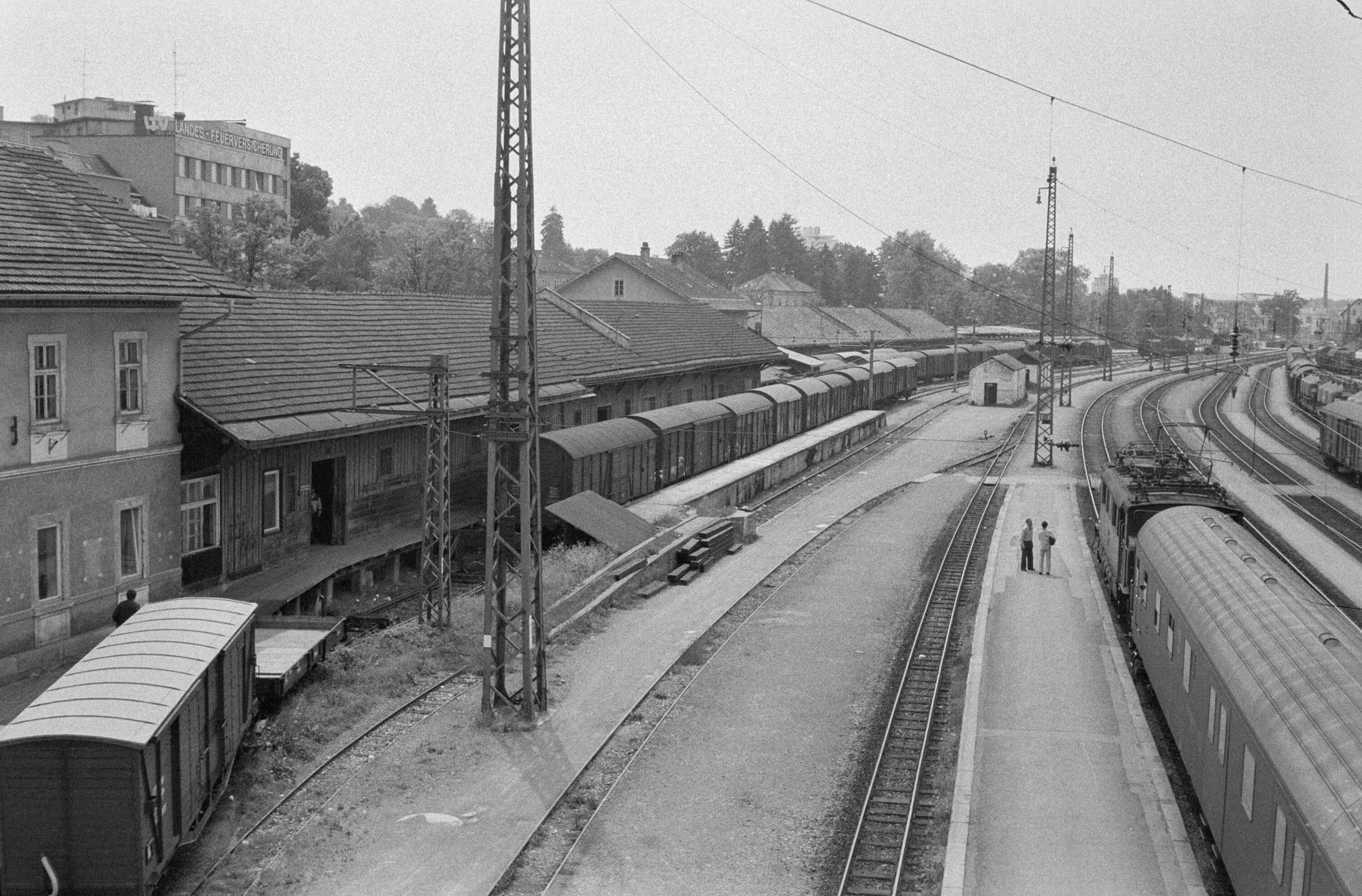 [Bahnhof Bregenz]></div>


    <hr>
    <div class=