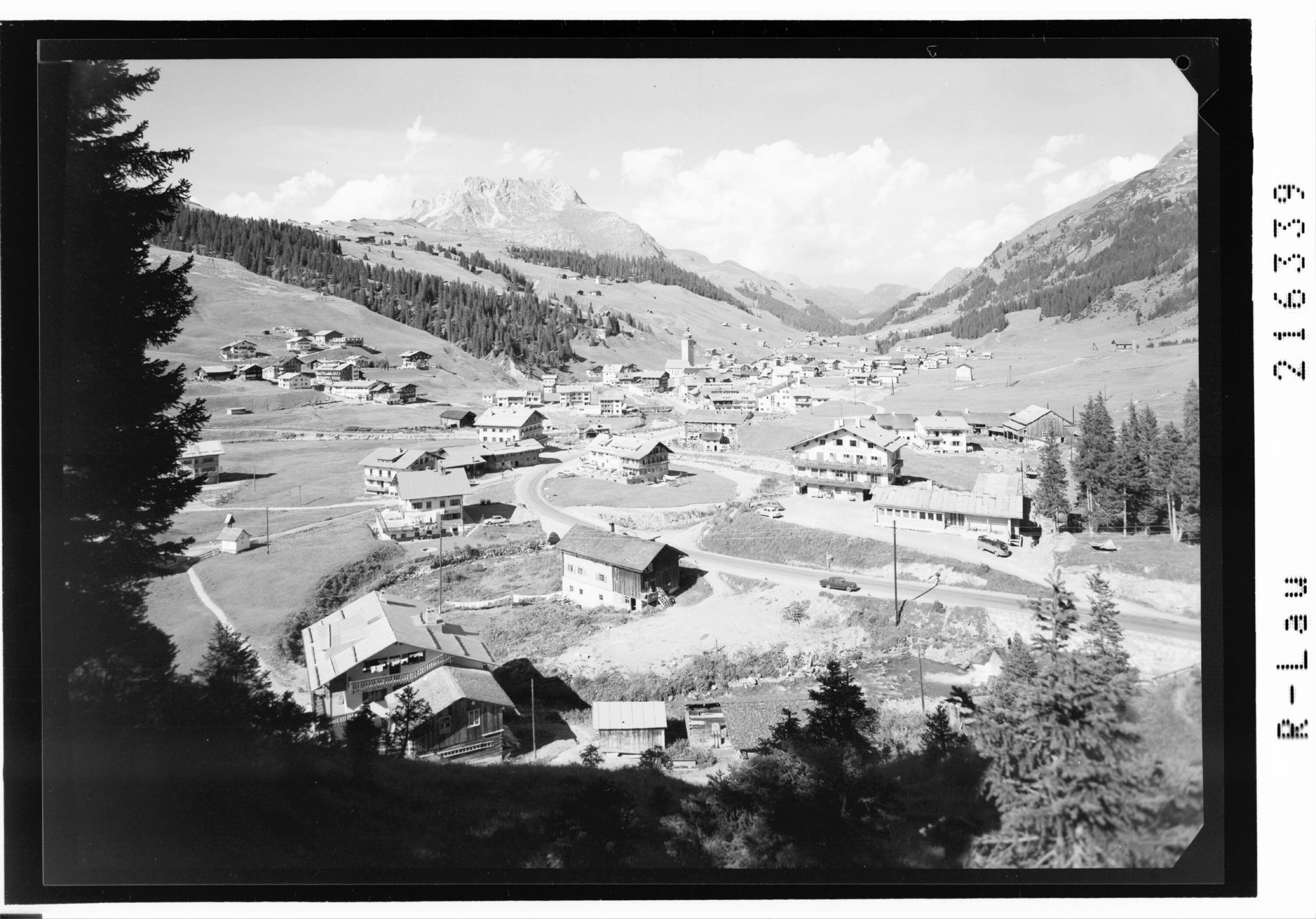 [Lech am Arlberg mit Blick zum Karhorn]></div>


    <hr>
    <div class=