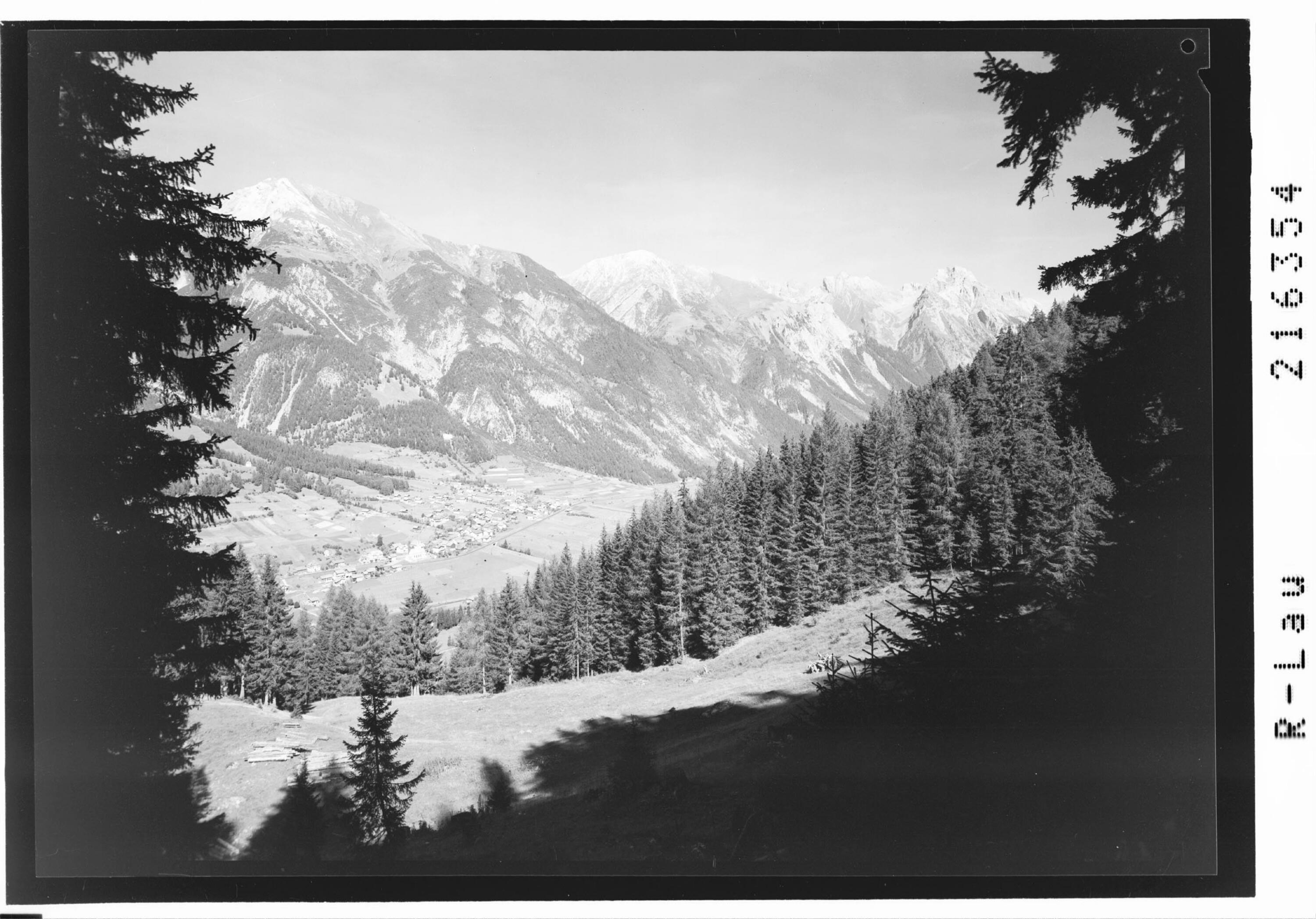 [Pettneu im Stanzertal gegen Lechtaler Alpen / Tirol]></div>


    <hr>
    <div class=