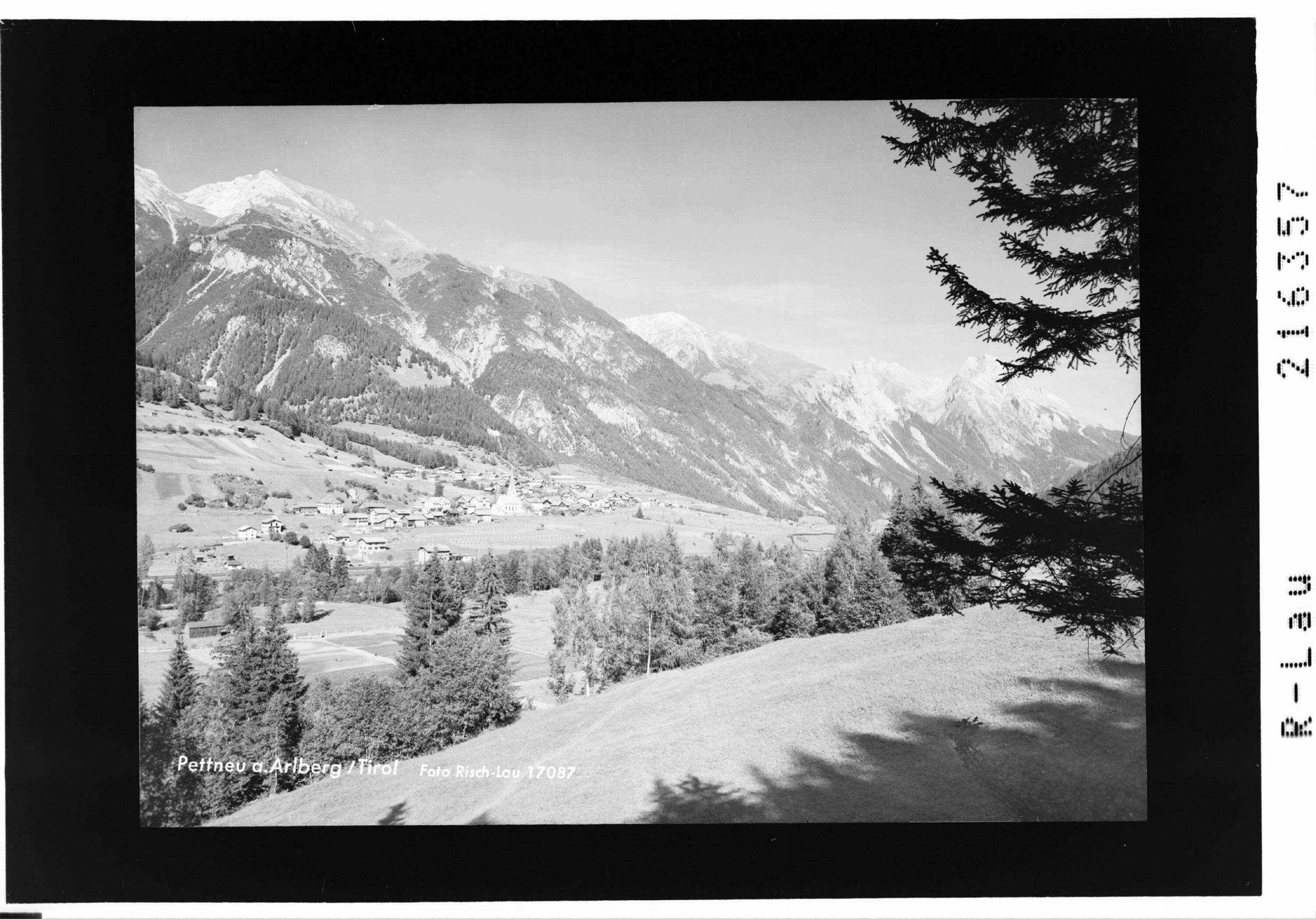 Pettneu am Arlberg / Tirol></div>


    <hr>
    <div class=