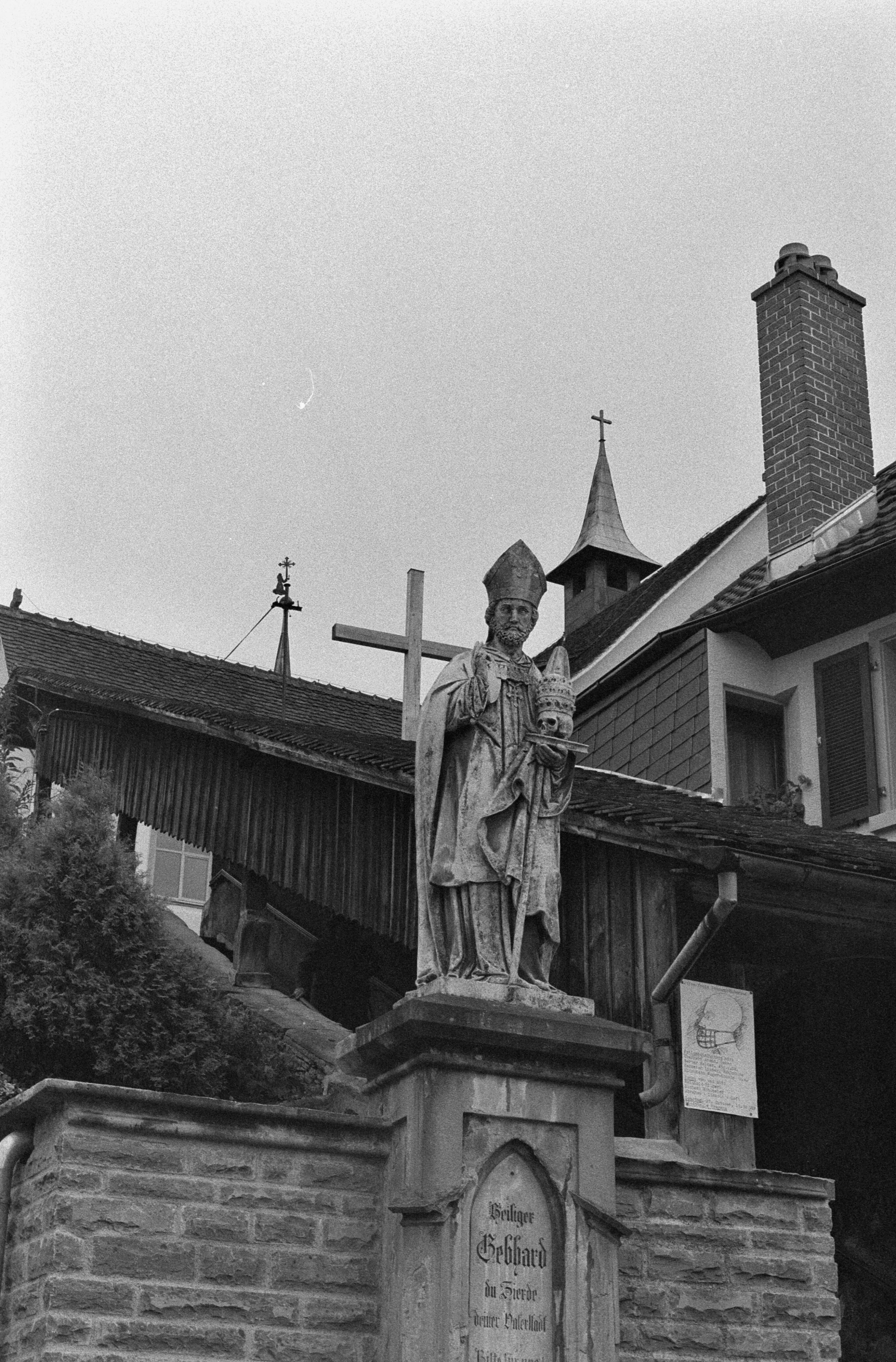 [Statue des hl. Gebhard beim Kapuzinerkloster Bregenz]></div>


    <hr>
    <div class=