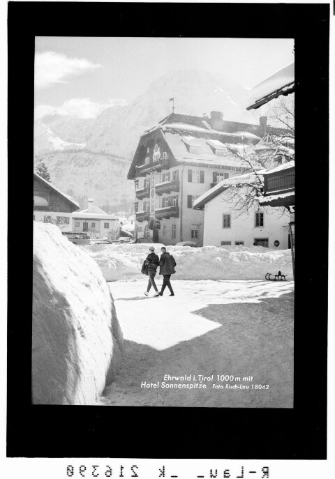 Ehrwald in Tirol 1000 m mit Hotel Sonnenspitze von Risch-Lau