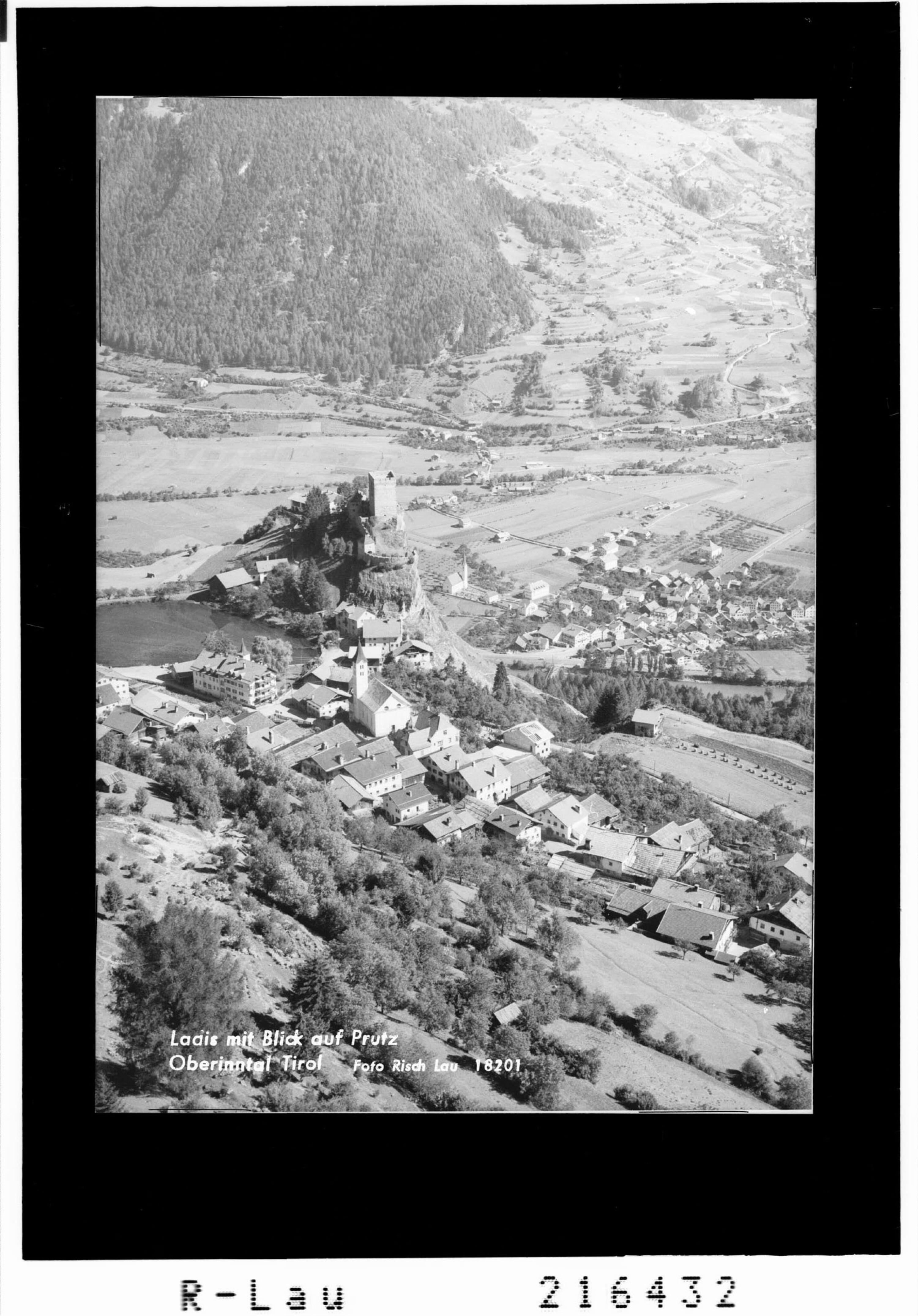 Ladis mit Blick auf Prutz Oberinntal / Tirol></div>


    <hr>
    <div class=