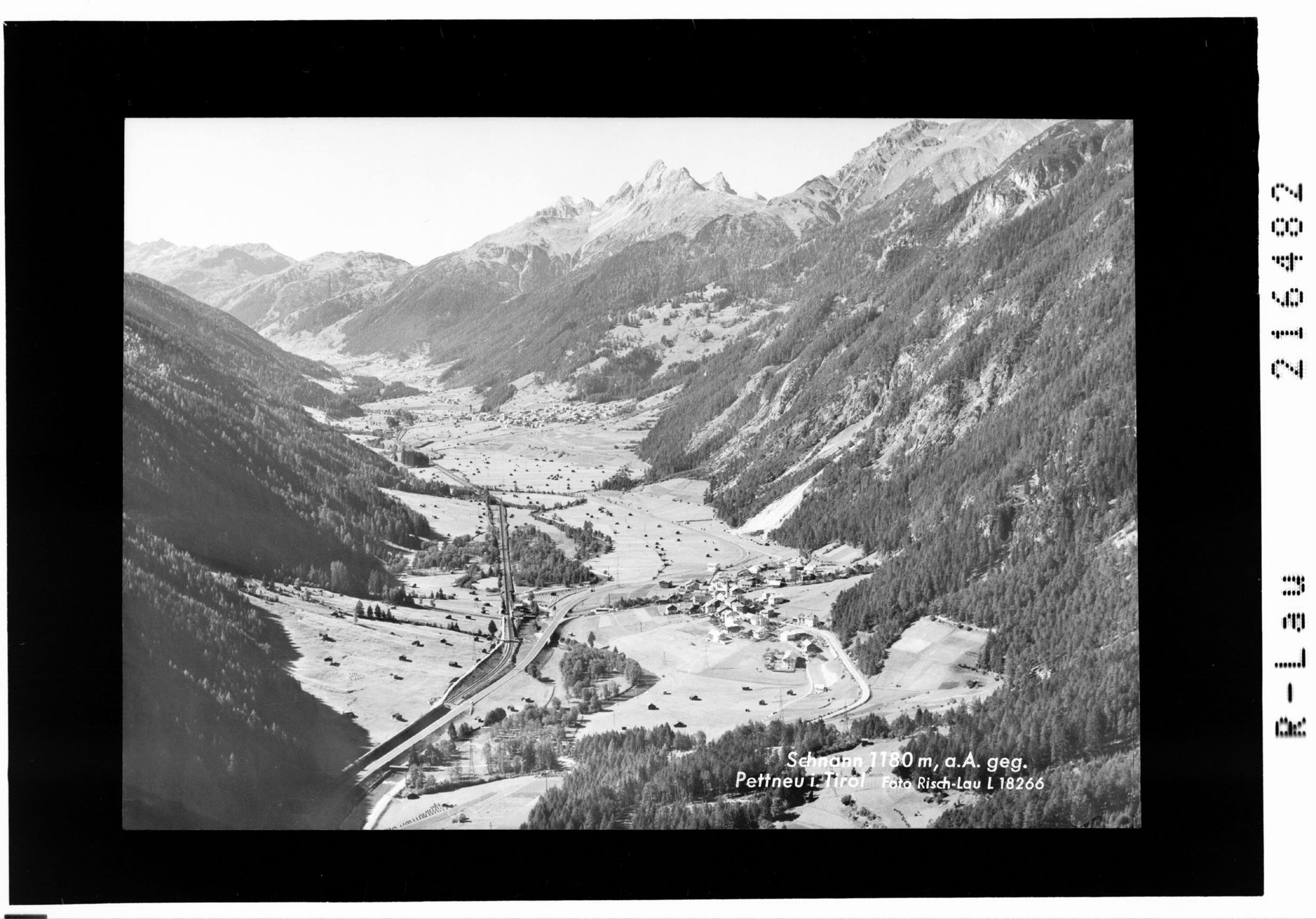 Schnann 1180 m am Arlberg gegen Pettneu in Tirol></div>


    <hr>
    <div class=