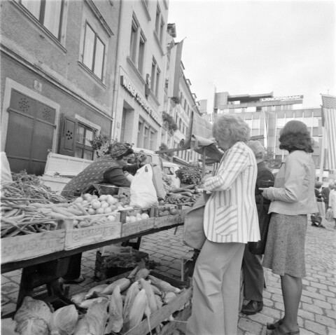 Bregenz Kornmarkt, Marktstand / Rudolf Zündel von Zündel, Rudolf