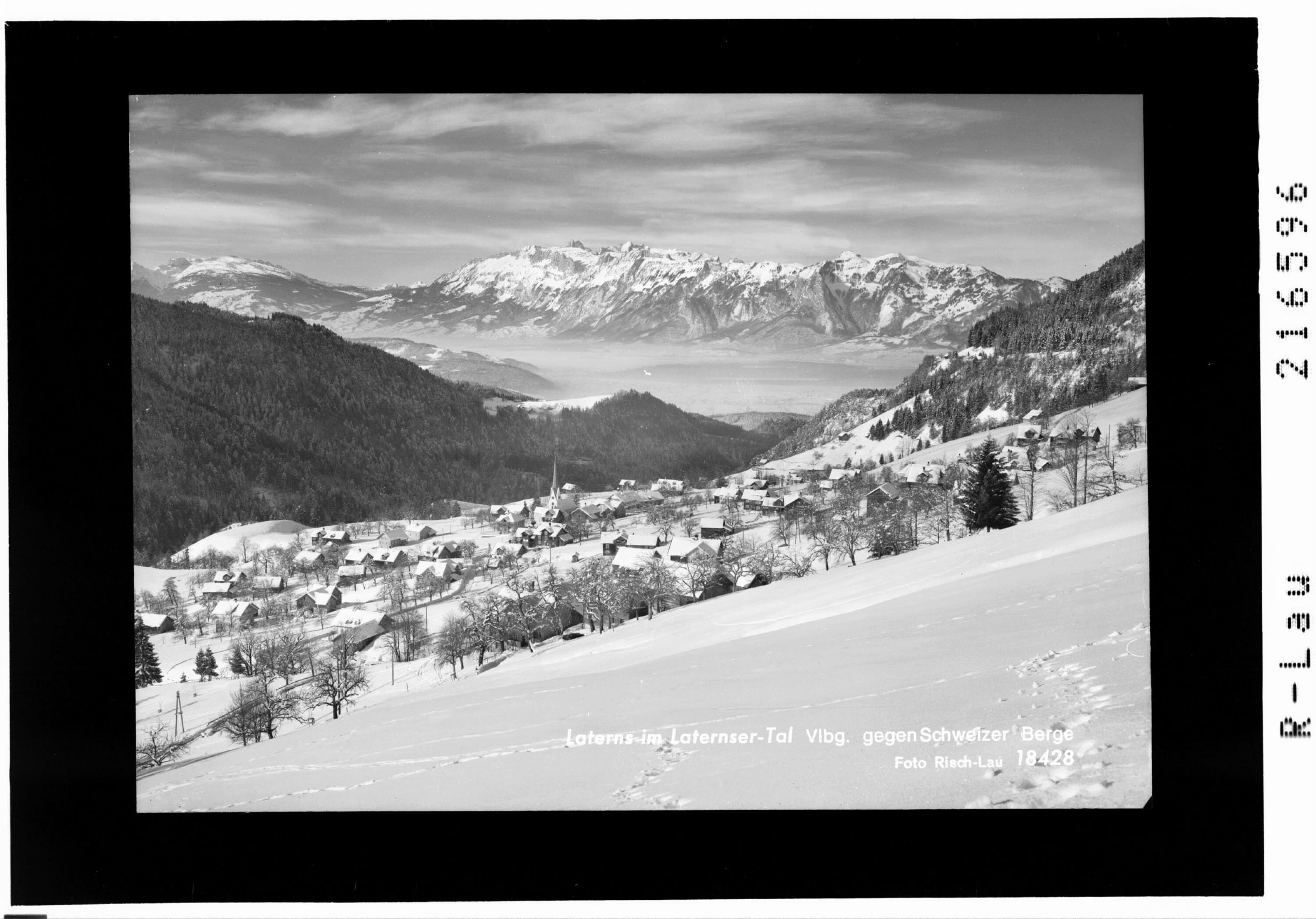 Laterns im Laternser Tal Vorarlberg gegen Schweizer Berge></div>


    <hr>
    <div class=