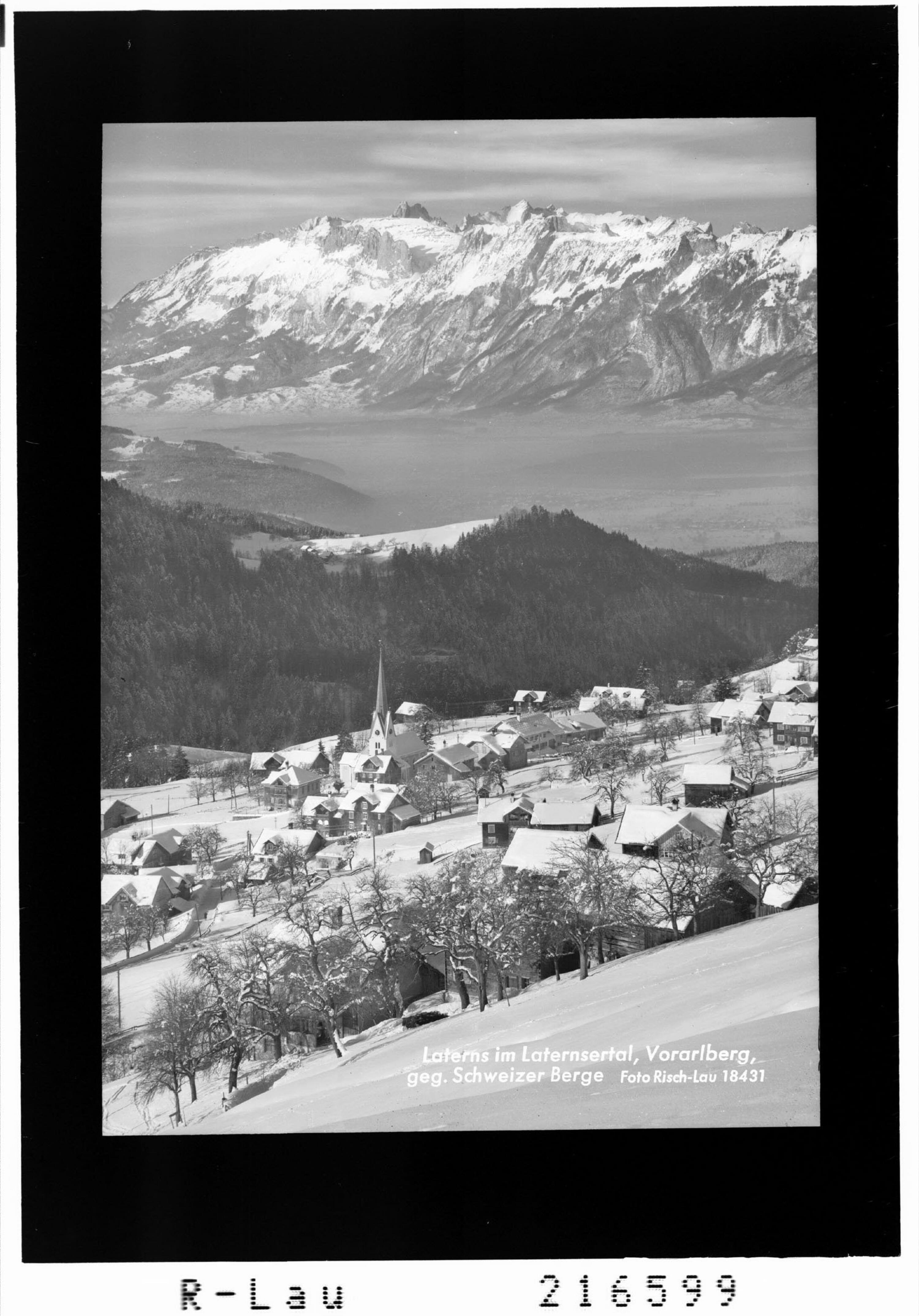 Laterns im Laternsertal, Vorarlberg, gegen Schweizer Berge></div>


    <hr>
    <div class=