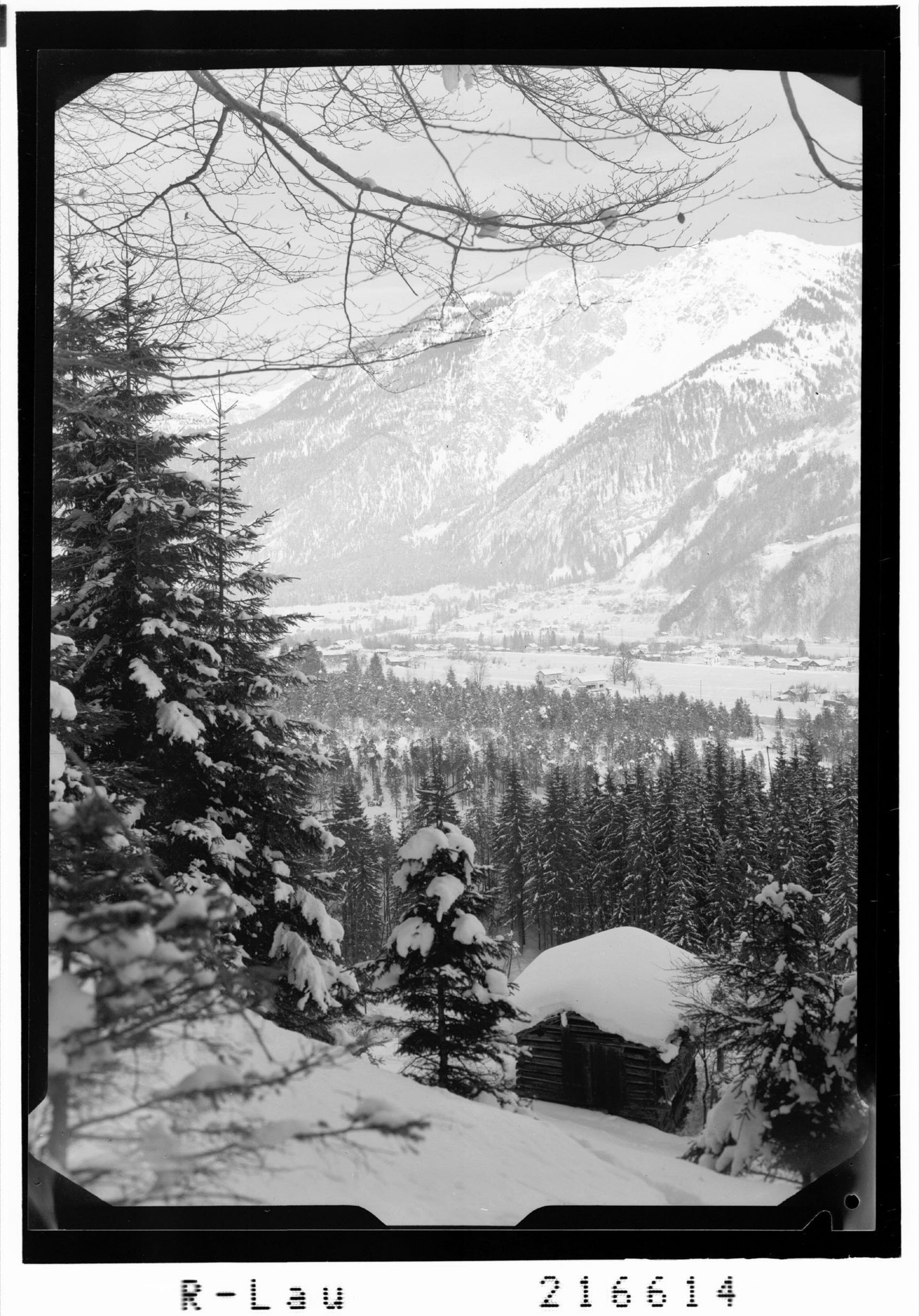 [Blick von Vandans auf St.Anton im Montafon mit Davennakopf und Davennaspitze]></div>


    <hr>
    <div class=