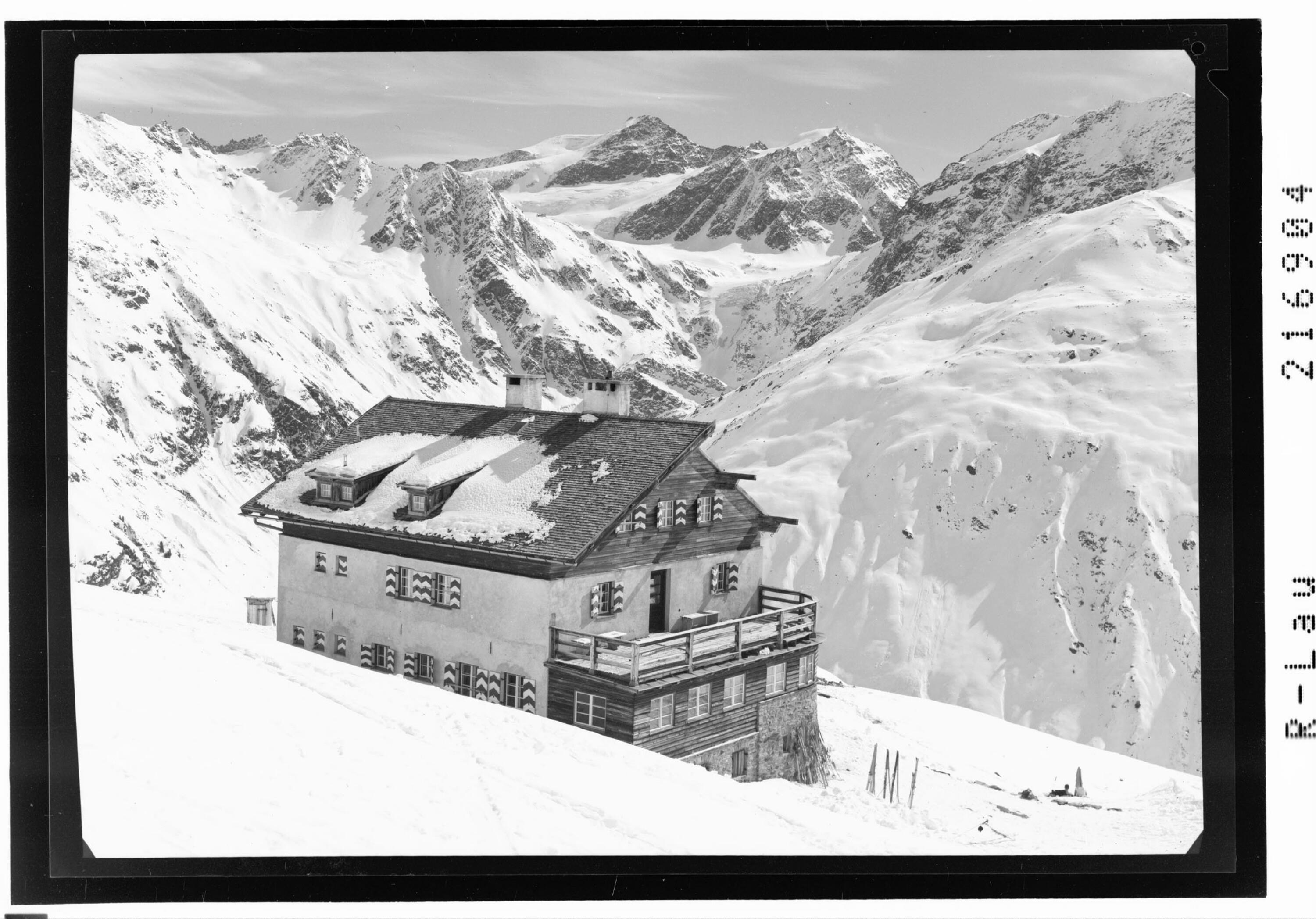 Riffelsee Hütte 2293 m gegen Innere Schwarze Schneid 3369 m und Linken Fernerkogel 3278 m, Pitztal in Tirol></div>


    <hr>
    <div class=