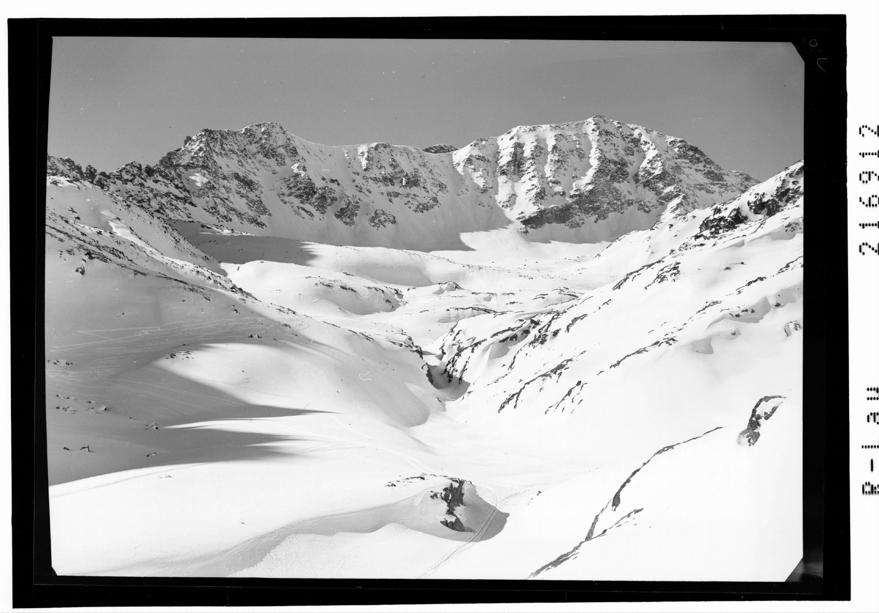 Skigebiet bei der Riffelseehütte gegen Wurmjoch und Wurmtalerkopf 3228 m></div>


    <hr>
    <div class=