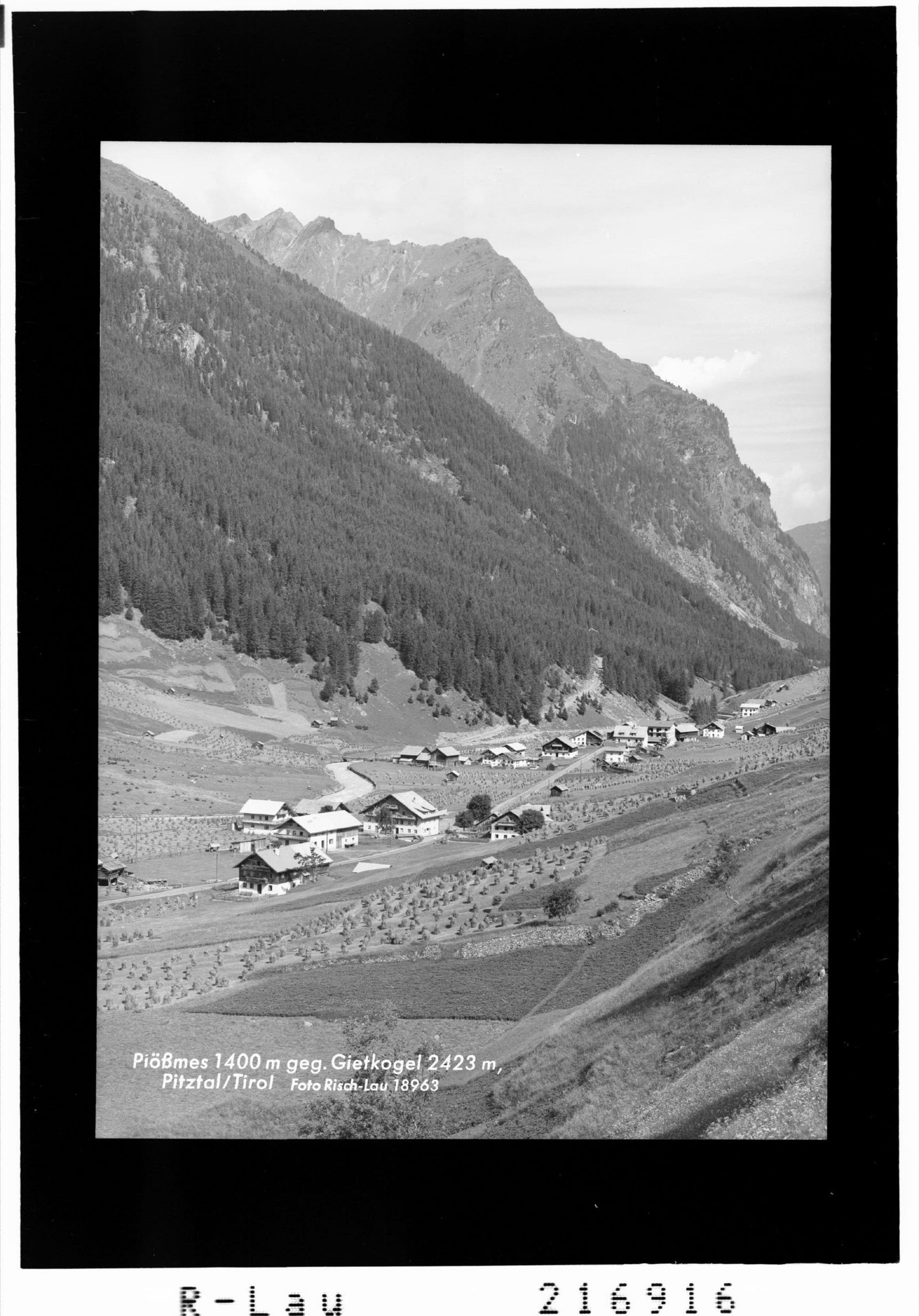 St.Leonhard - Piössmes 1400 m gegen Gietkogel 2434 m, Pitztal / Tirol></div>


    <hr>
    <div class=