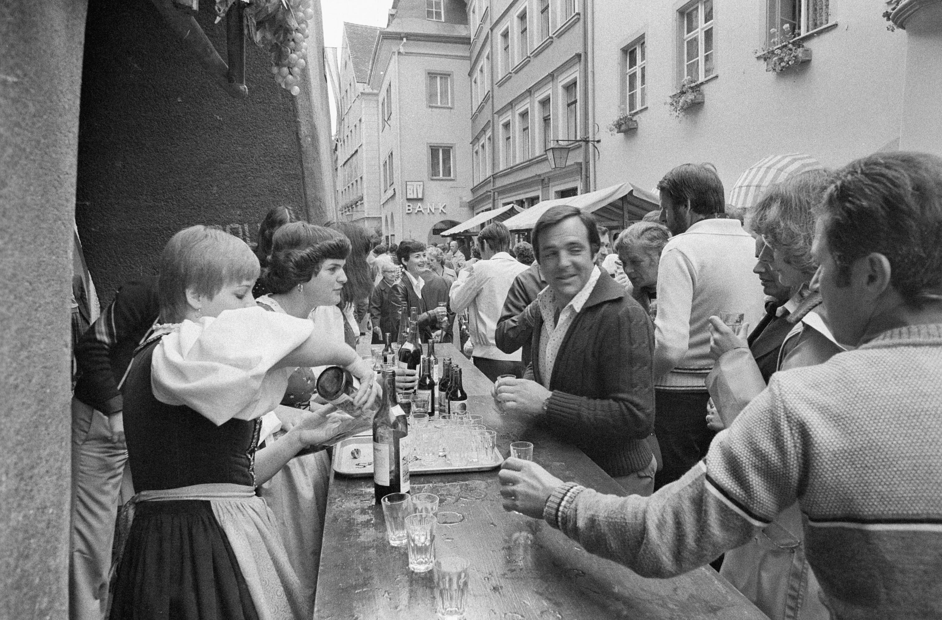 [Feldkirch, feierliche Eröffnung der Fußgängerzone]></div>


    <hr>
    <div class=