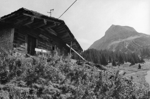 Lech, Alphütte und Stadel / Rudolf Zündel von Zündel, Rudolf