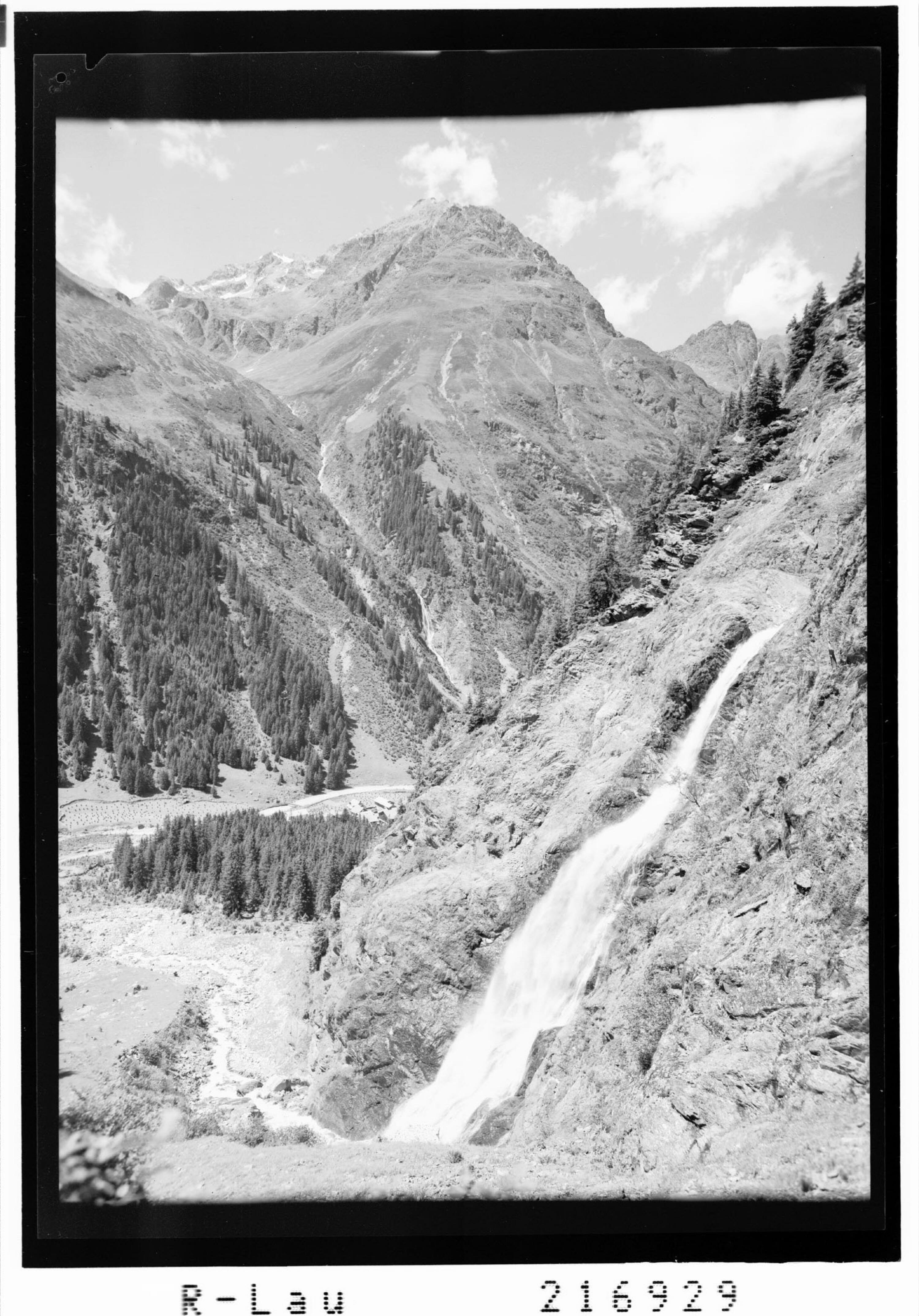 Blick vom Wasserfall auf Trenkwald 1530 m gegen Gamskogel, Pitztal / Tirol></div>


    <hr>
    <div class=