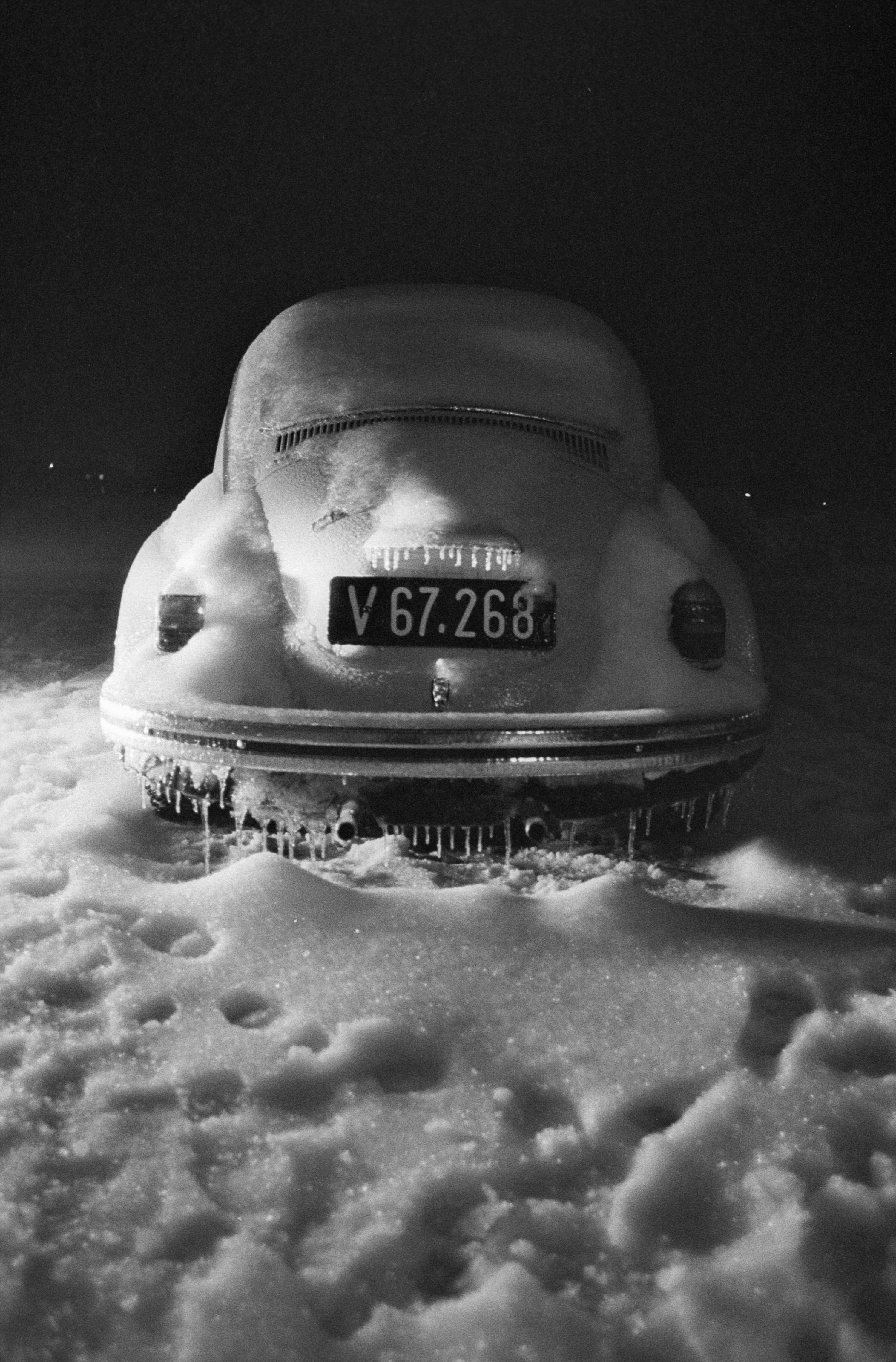 [Winter 1979, eingeschneiter VW-Käfer]></div>


    <hr>
    <div class=