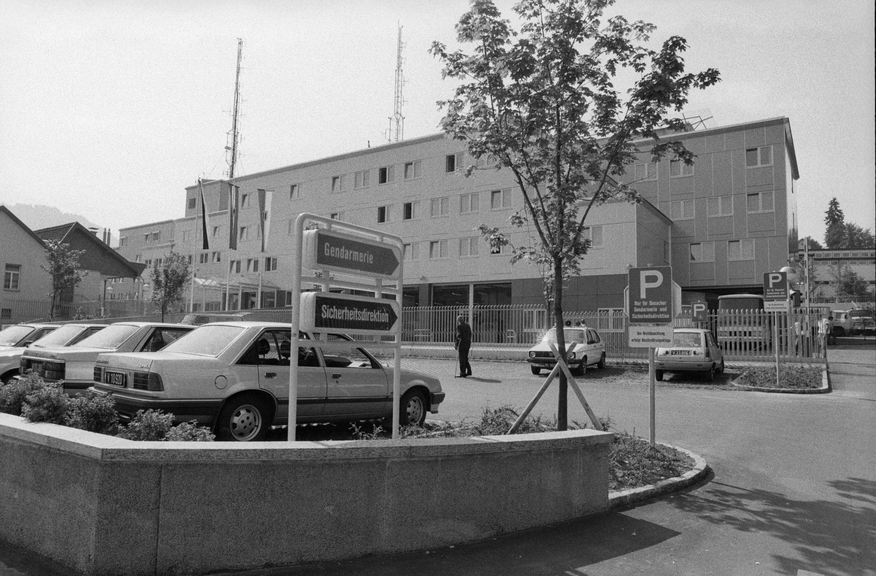 [Einweihung vom Gendarmerie Kommandogebäude in Bregenz]></div>


    <hr>
    <div class=