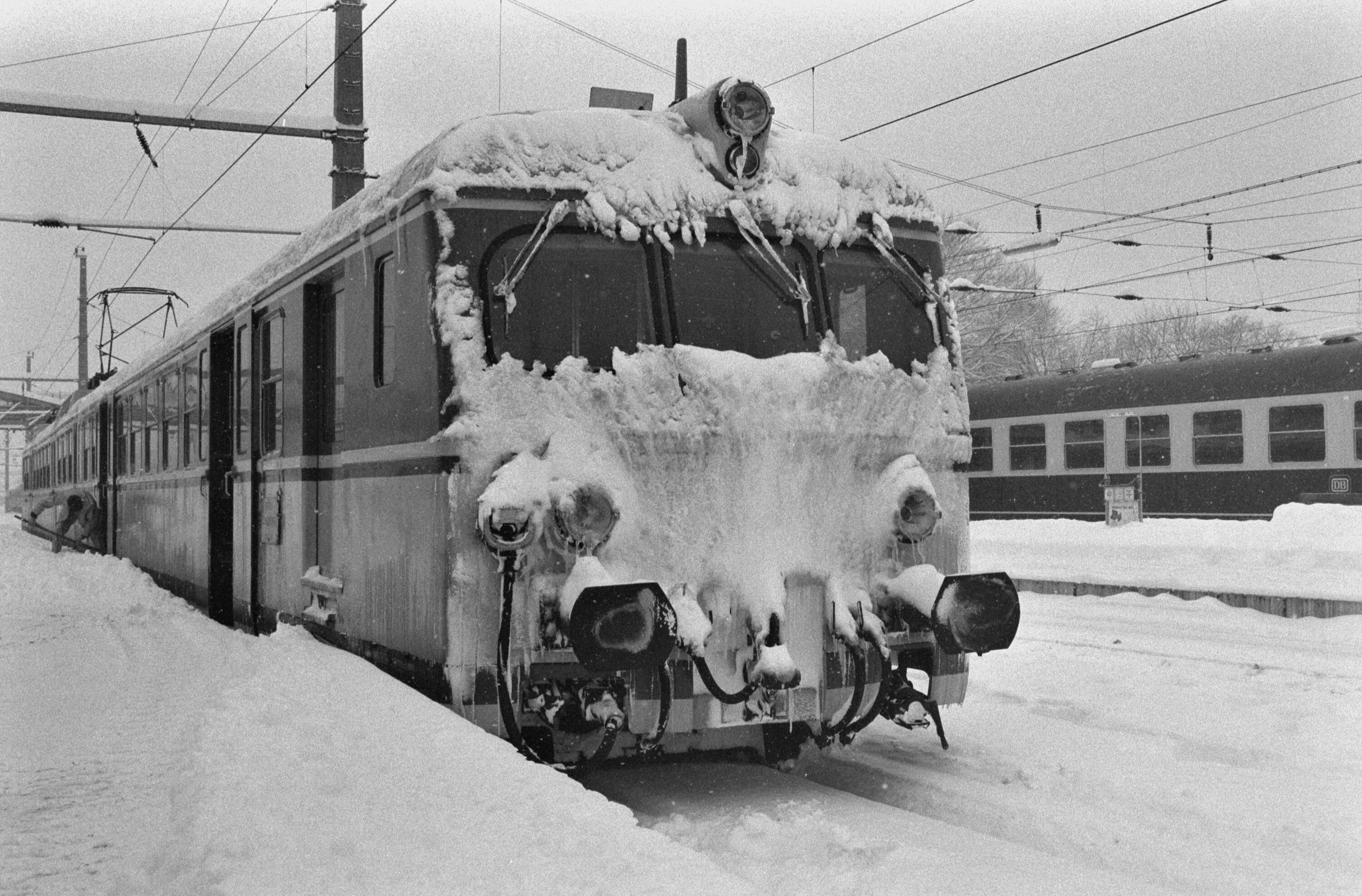 [Winter '79 - Schneeräumung am Bahnhof Bregenz]></div>


    <hr>
    <div class=