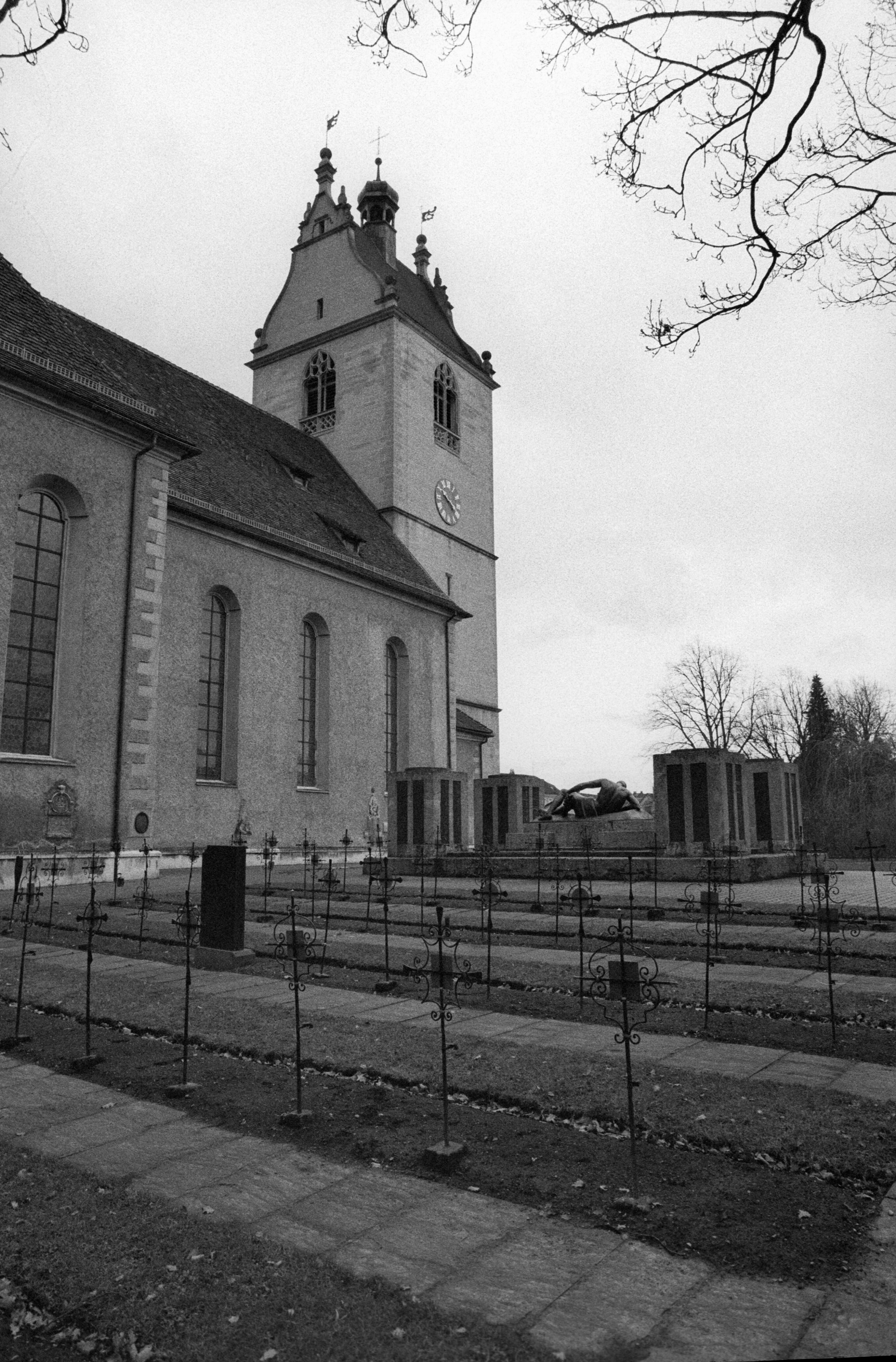 [Bregenz, Galluskirche und Kriegerdenkmal]></div>


    <hr>
    <div class=