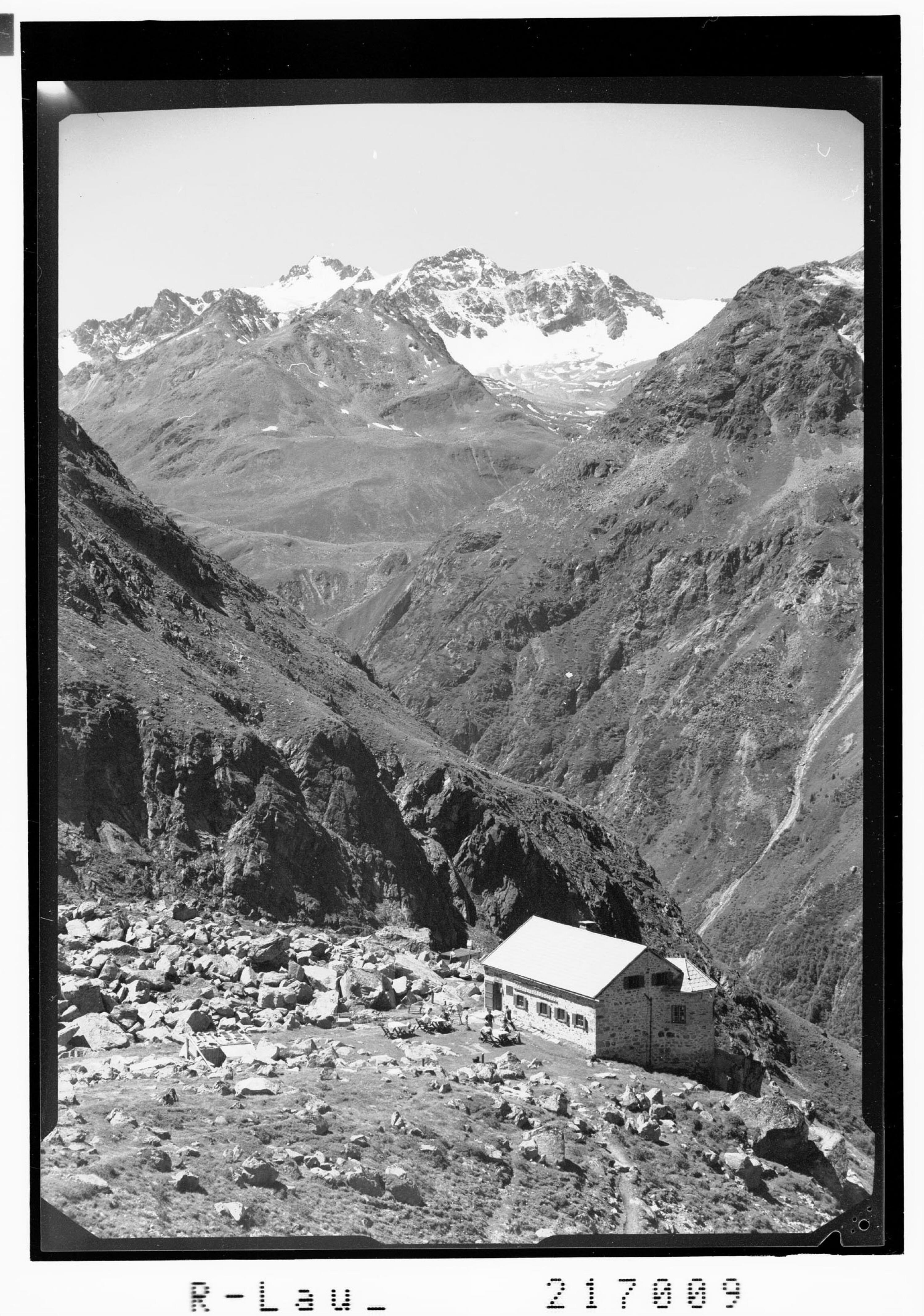 Neue Chemnitzer Hütte 2323 m gegen Seekogel 3358 m und Seekarlesschneid 3208 m, Pitztal / Tirol></div>


    <hr>
    <div class=