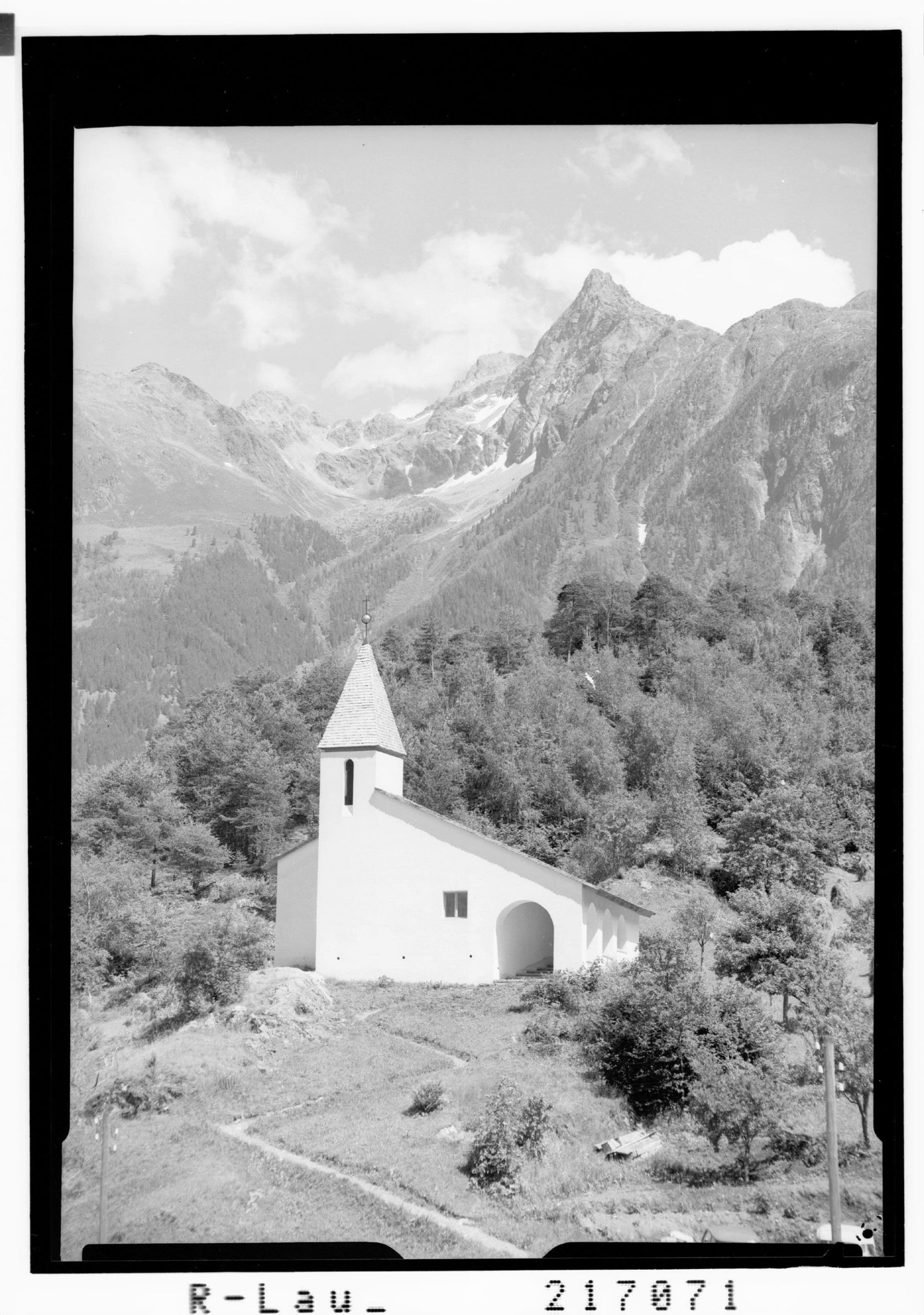 [Kirche in Piburg bei Ötz im Ötztal gegen Acherkogel / Tirol]></div>


    <hr>
    <div class=