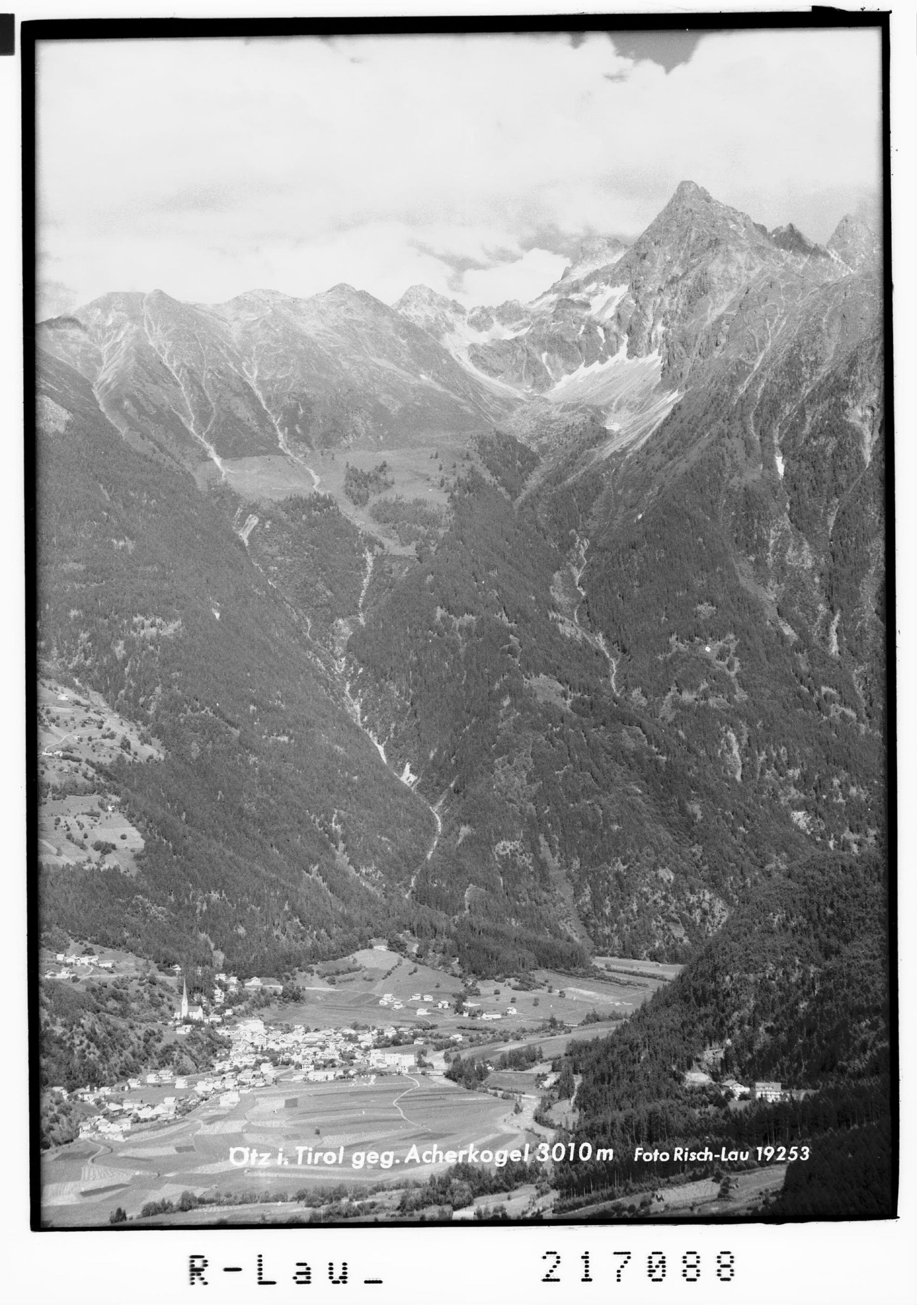 Ötz in Tirol gegen Acherkogel 3010 m></div>


    <hr>
    <div class=