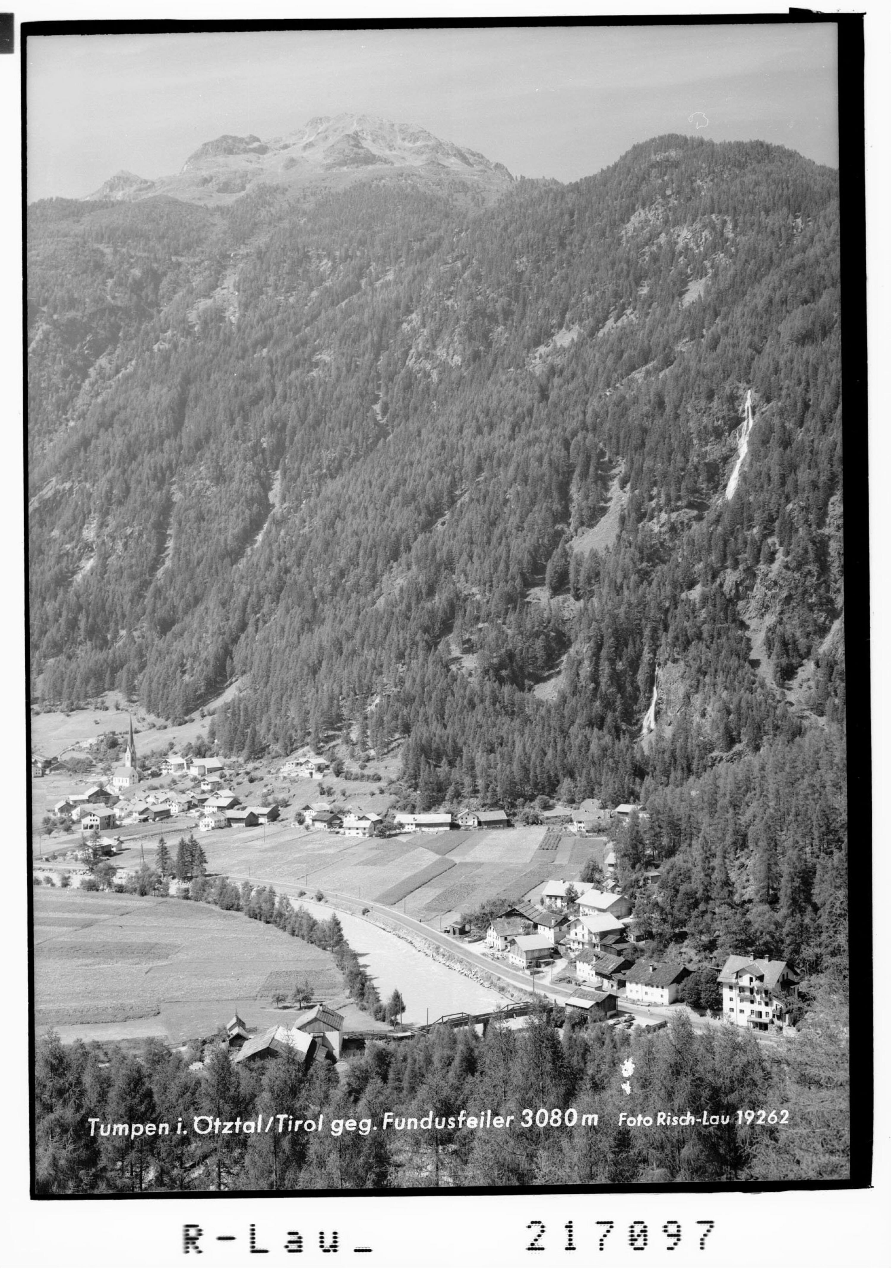 Tumpen im Ötztal / Tirol gegen Fundusfeiler 3080 m></div>


    <hr>
    <div class=