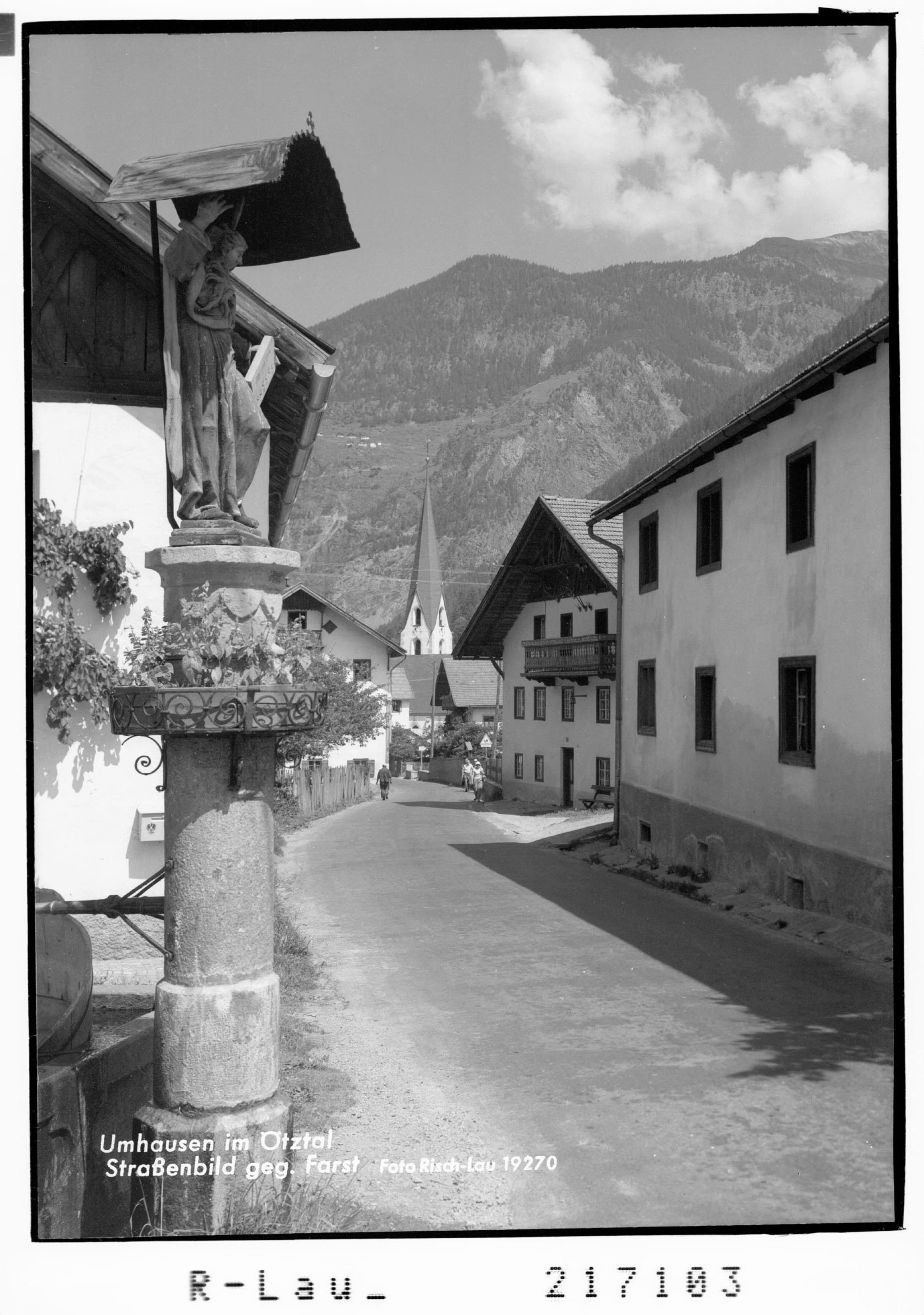 Umhausen im Ötztal Strassenbild gegen Farst / Tirol></div>


    <hr>
    <div class=