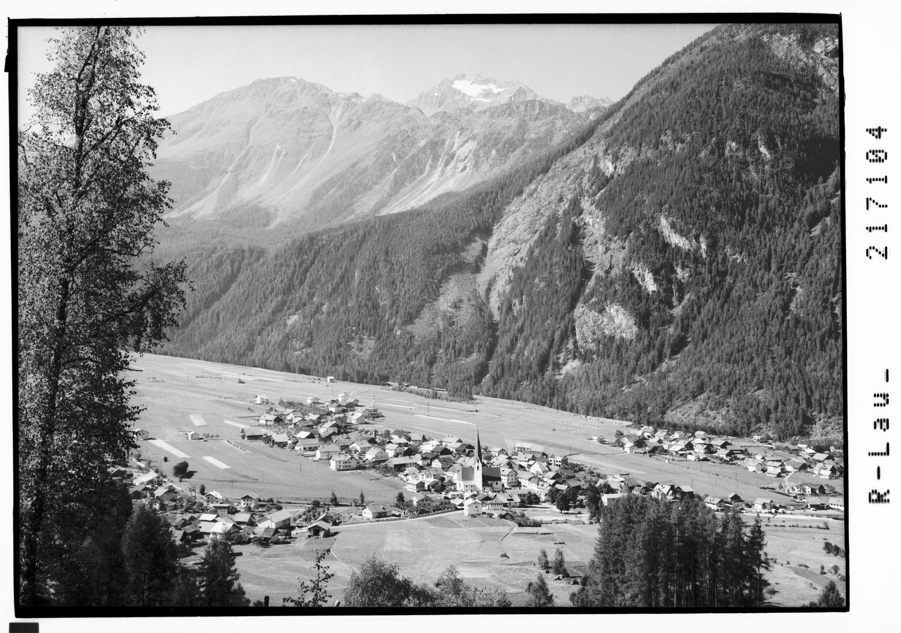 Umhausen im Ötztal / Tirol gegen Blockkogel 3098 m></div>


    <hr>
    <div class=