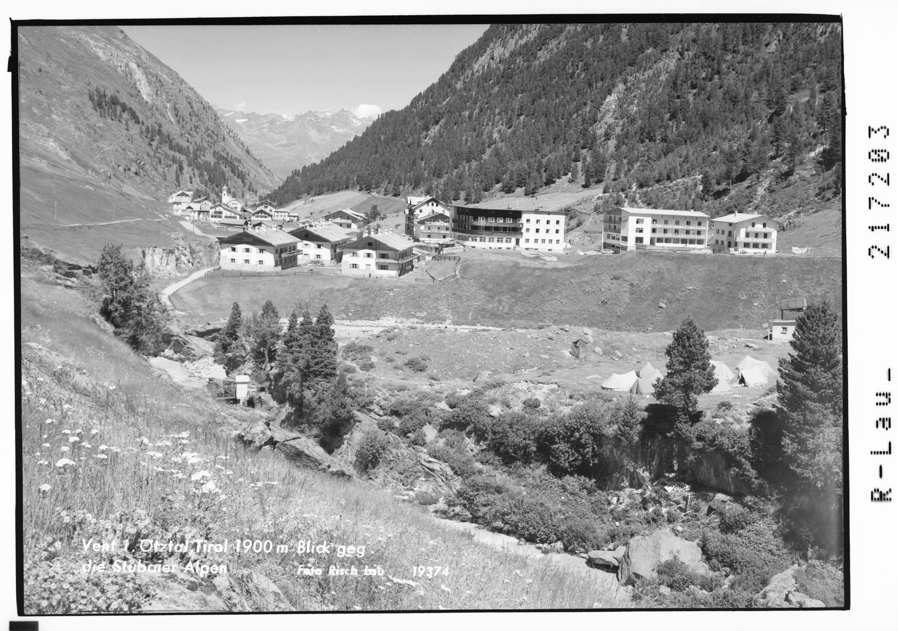 Vent im Ötztal / Tirol 1900 m Blick gegen die Stubaier Alpen></div>


    <hr>
    <div class=