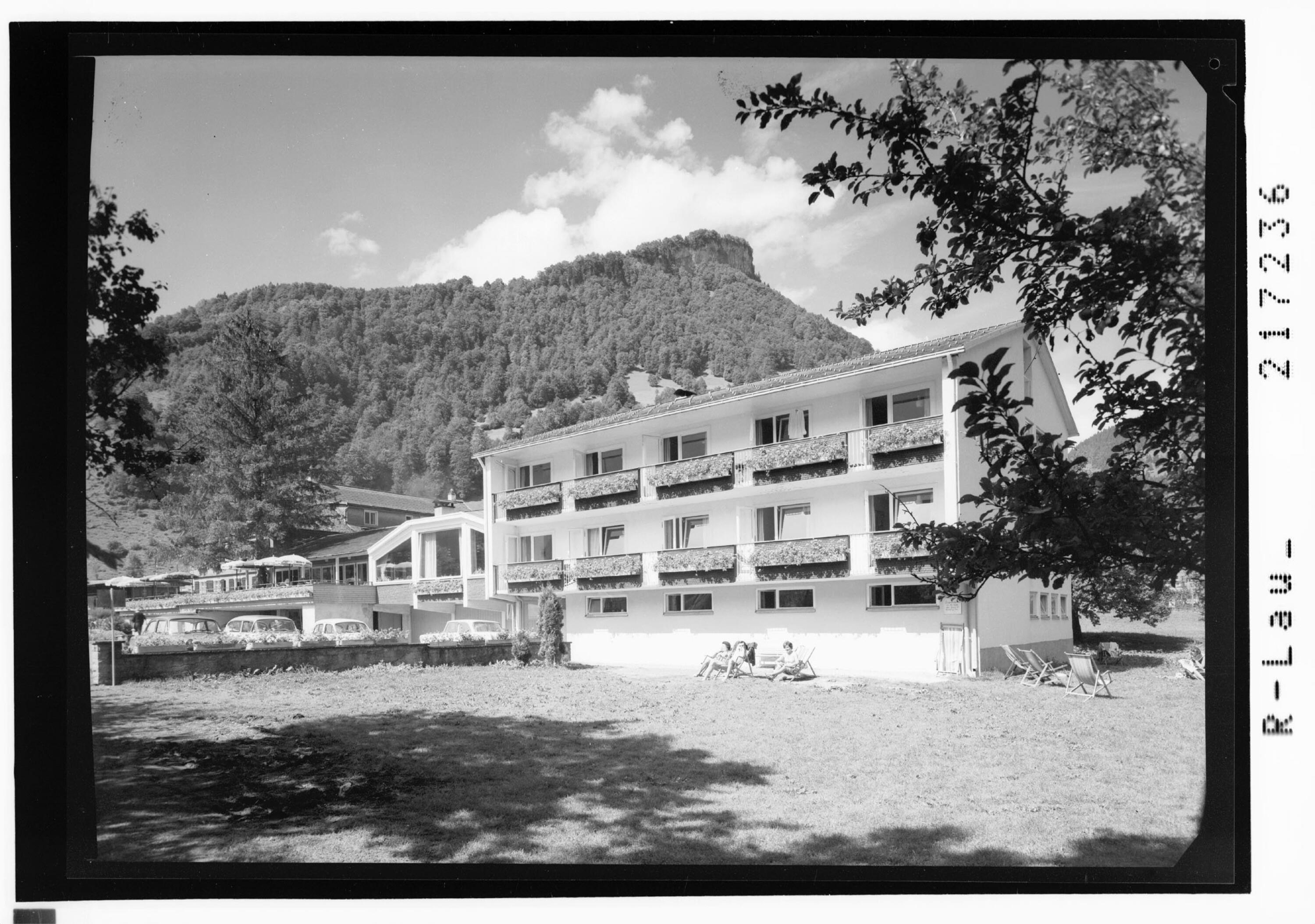 [Gasthaus und Hotel Sonne in Mellau im Bregenzerwald]></div>


    <hr>
    <div class=