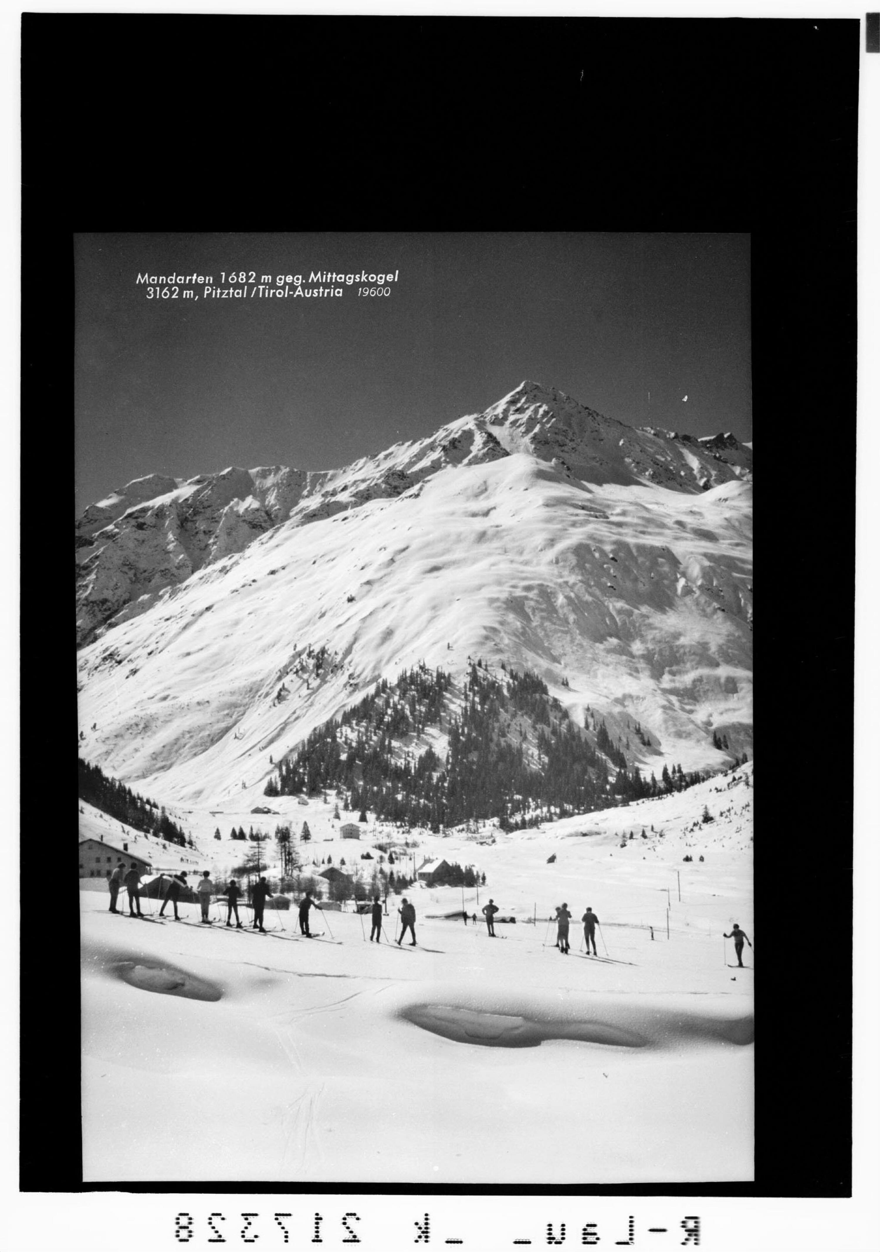 Mandarfen 1682 m gegen Mittagskogel 3162 m, Pitztal / Tirol Austria></div>


    <hr>
    <div class=