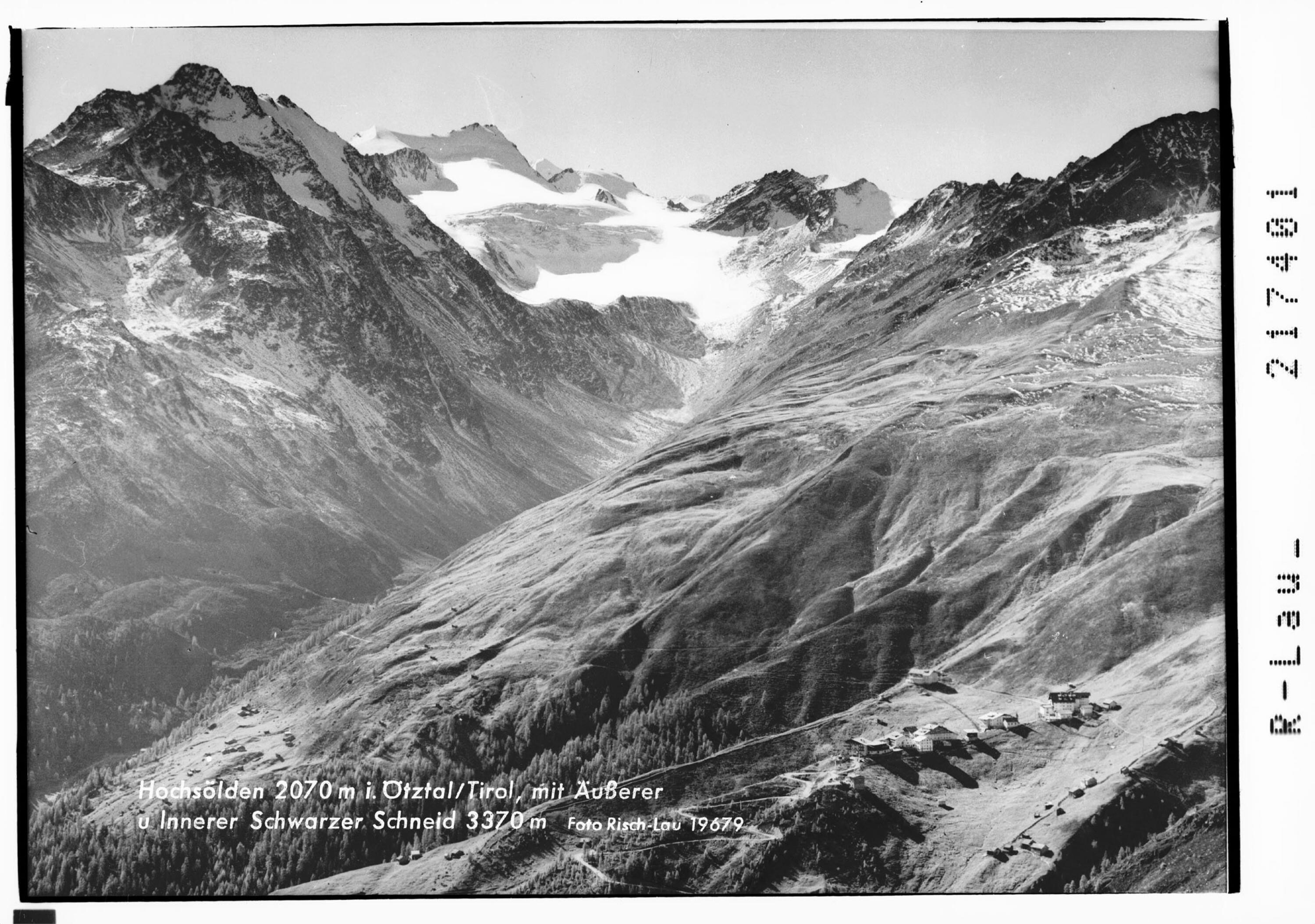 Hochsölden 2070 m im Ötztal / Tirol mit Äusserer und Innerer Schwarzen Schneid 3370 m></div>


    <hr>
    <div class=