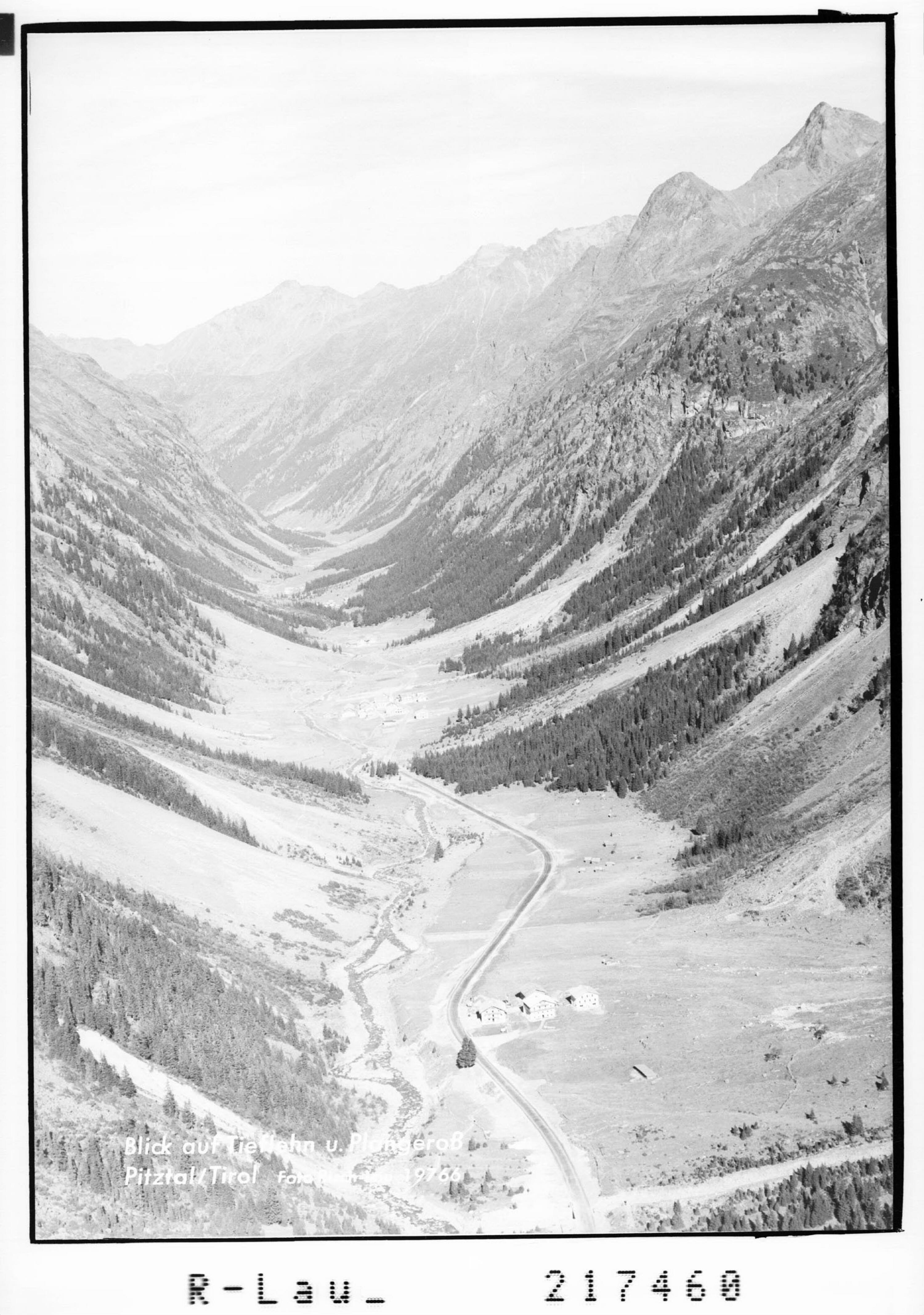 Blick auf Tieflehn und Plangeross im Pitztal / Tirol></div>


    <hr>
    <div class=