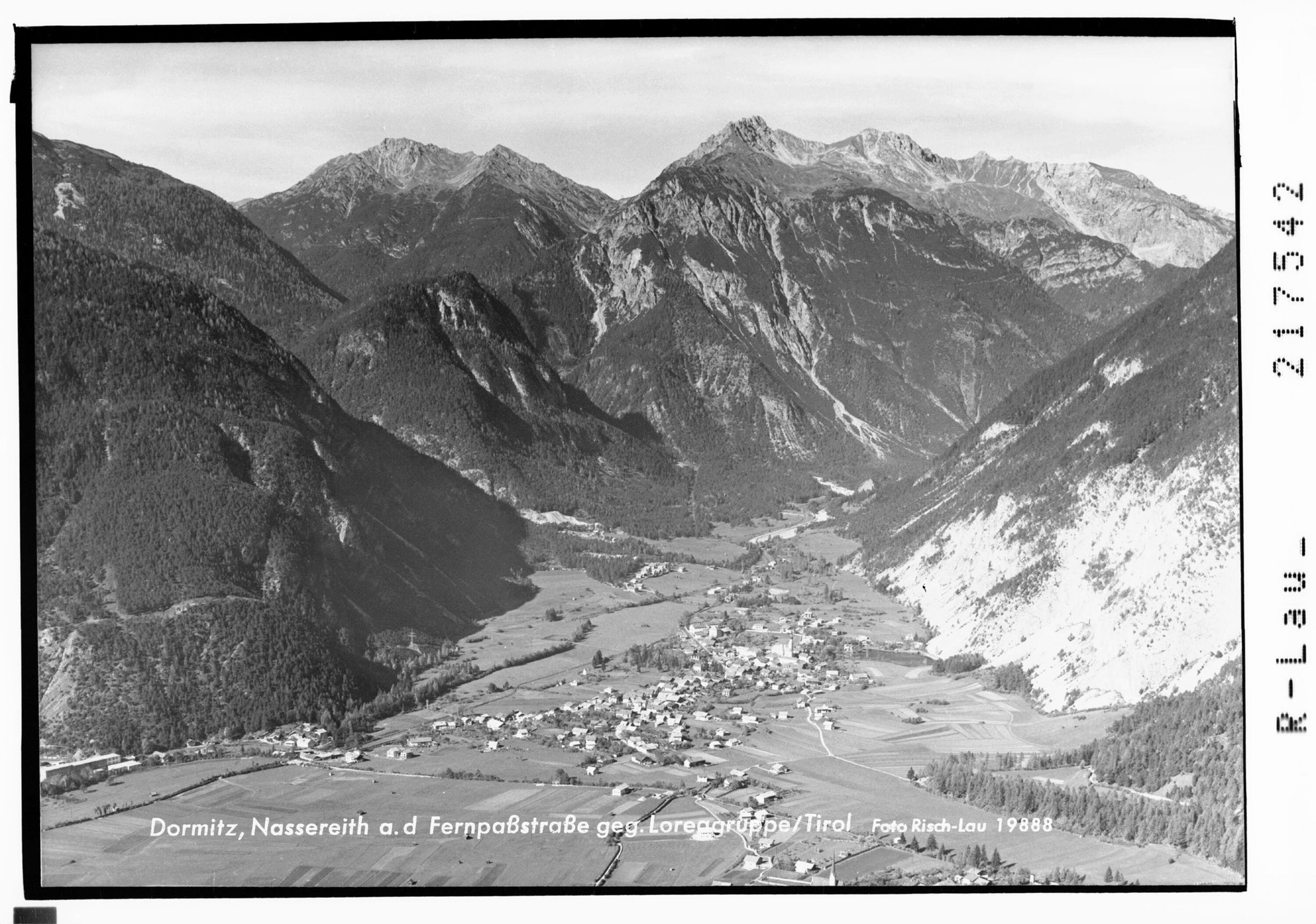 Dormitz und Nassereith an der Fernpaßstrasse gegen Loreagruppe / Tirol></div>


    <hr>
    <div class=