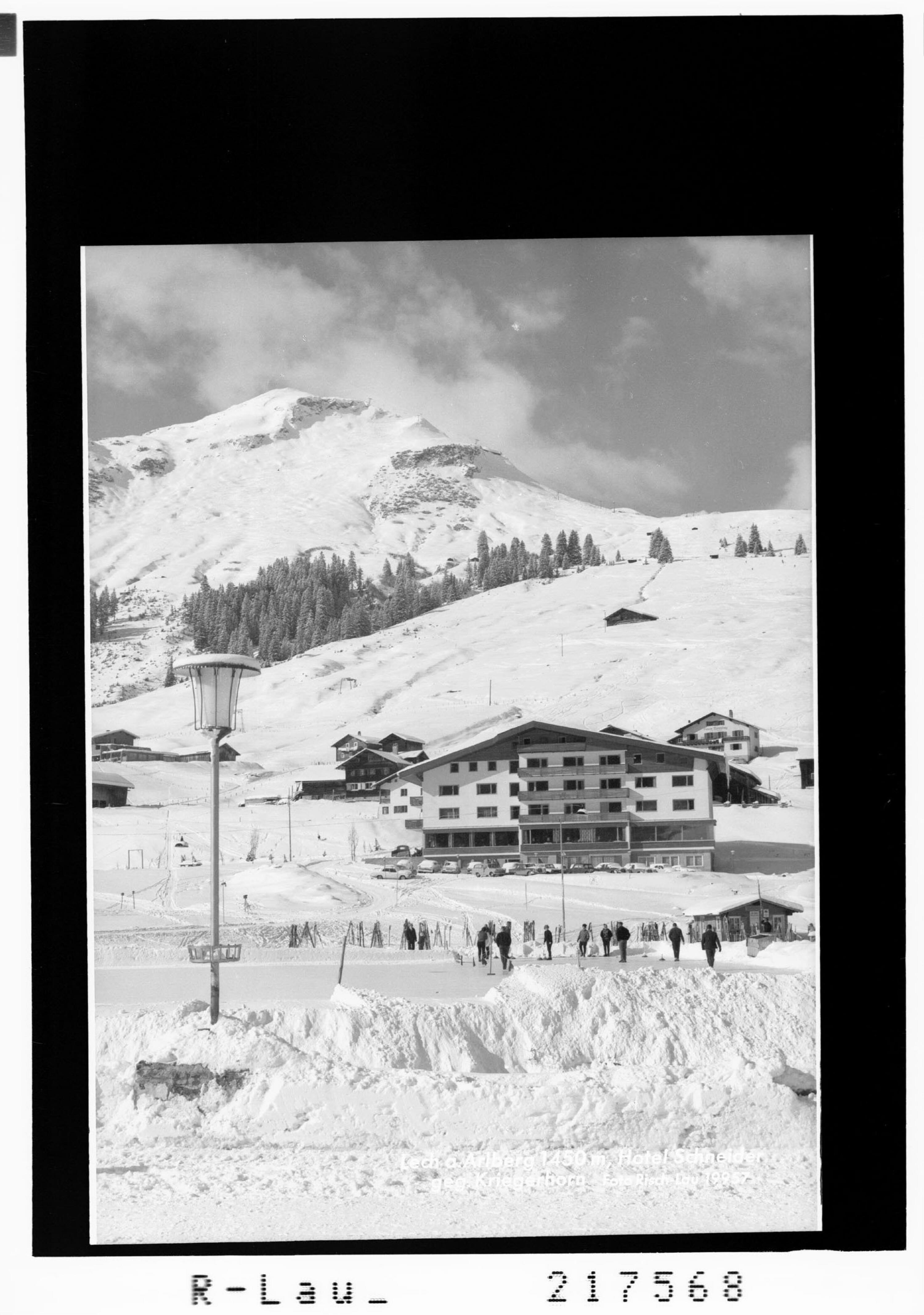 Lech am Arlberg 1450 m, Hotel Schneider gegen Kriegerhorn></div>


    <hr>
    <div class=