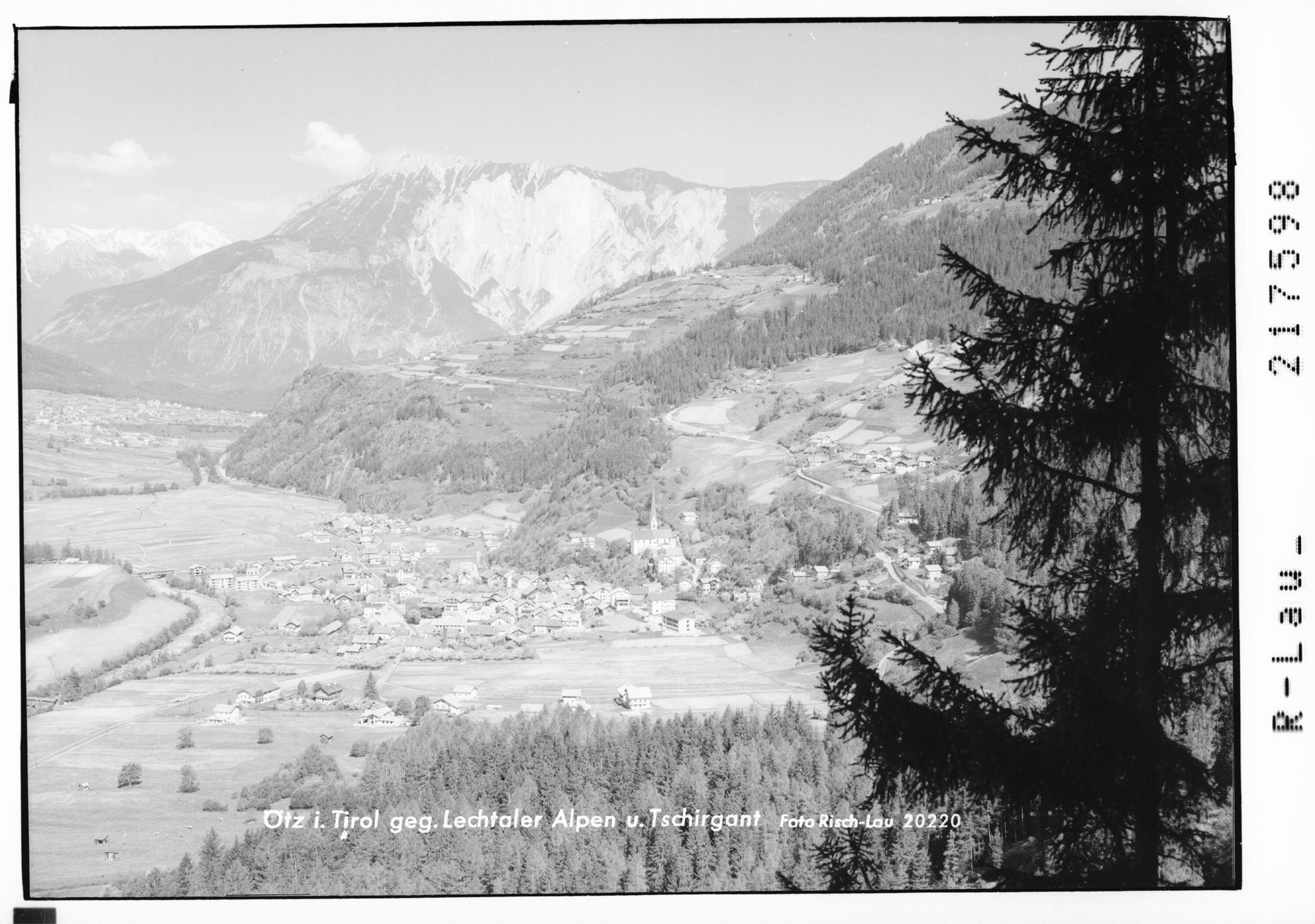 Ötz in Tirol gegen Lechtaler Alpen und Tschirgant></div>


    <hr>
    <div class=