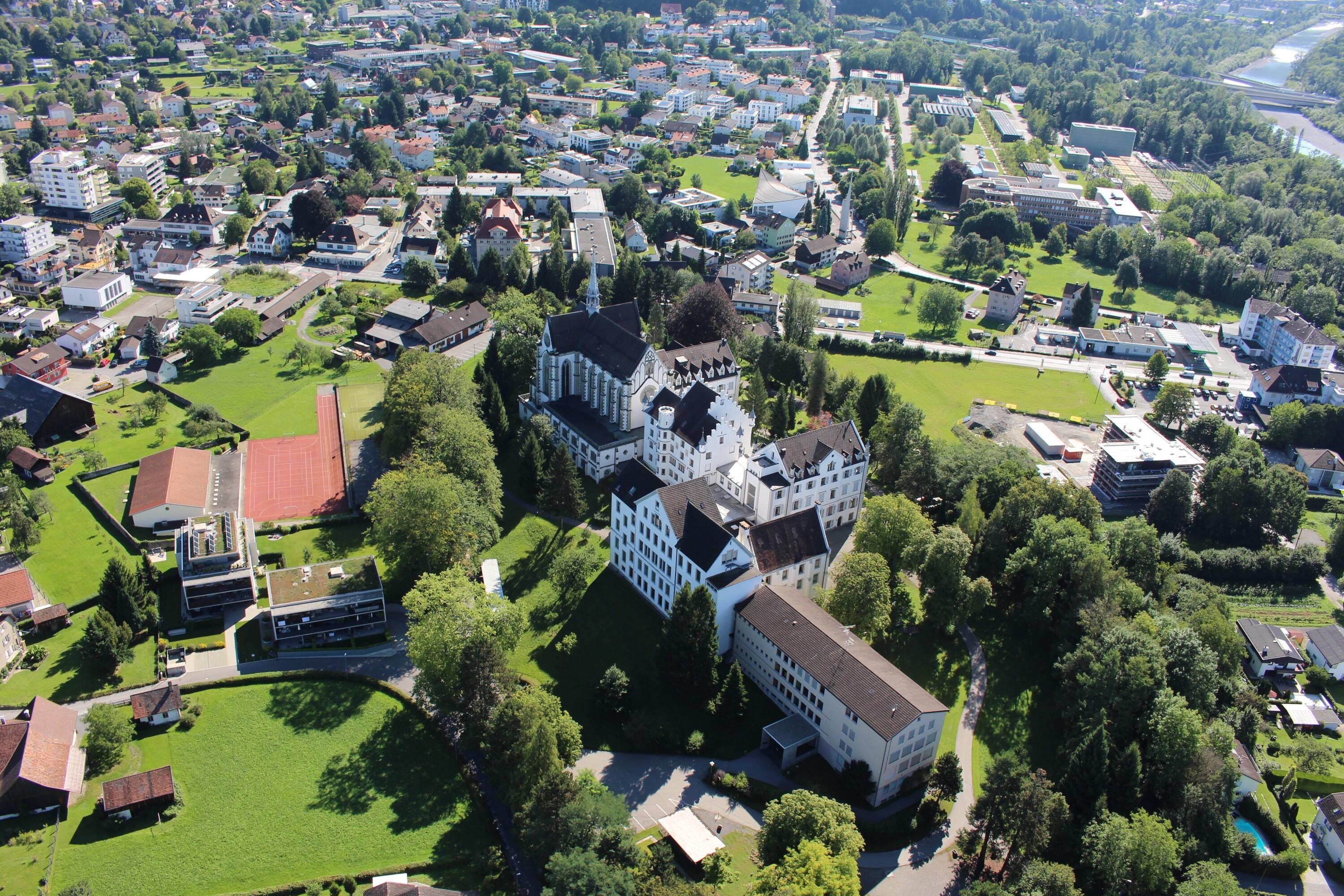 [Bregenz, Kloster Sacre Coeur]></div>


    <hr>
    <div class=