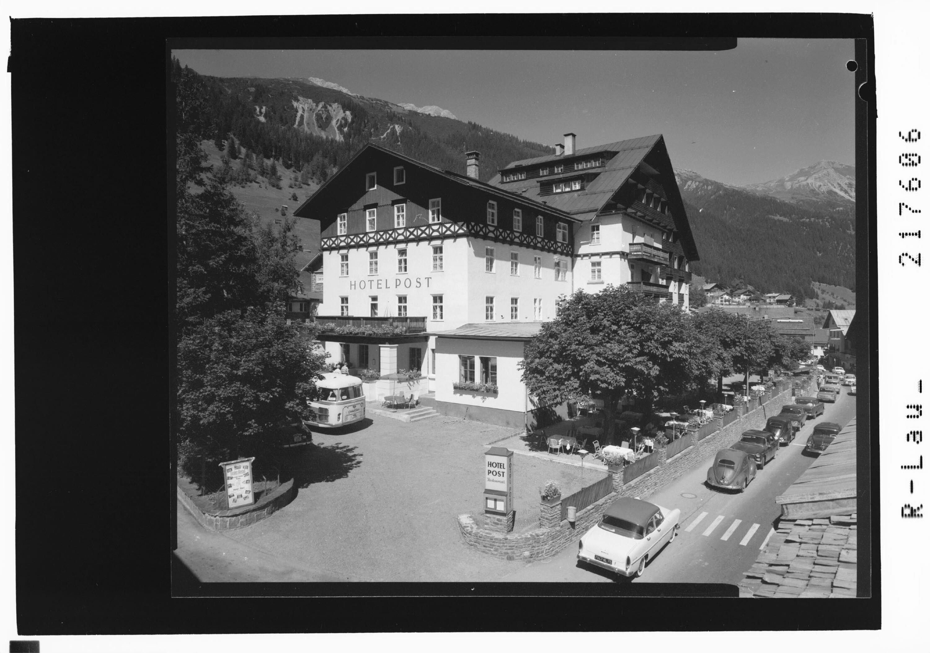[Hotel Post in St.Anton am Arlberg gegen Hirschpleisskopf]></div>


    <hr>
    <div class=