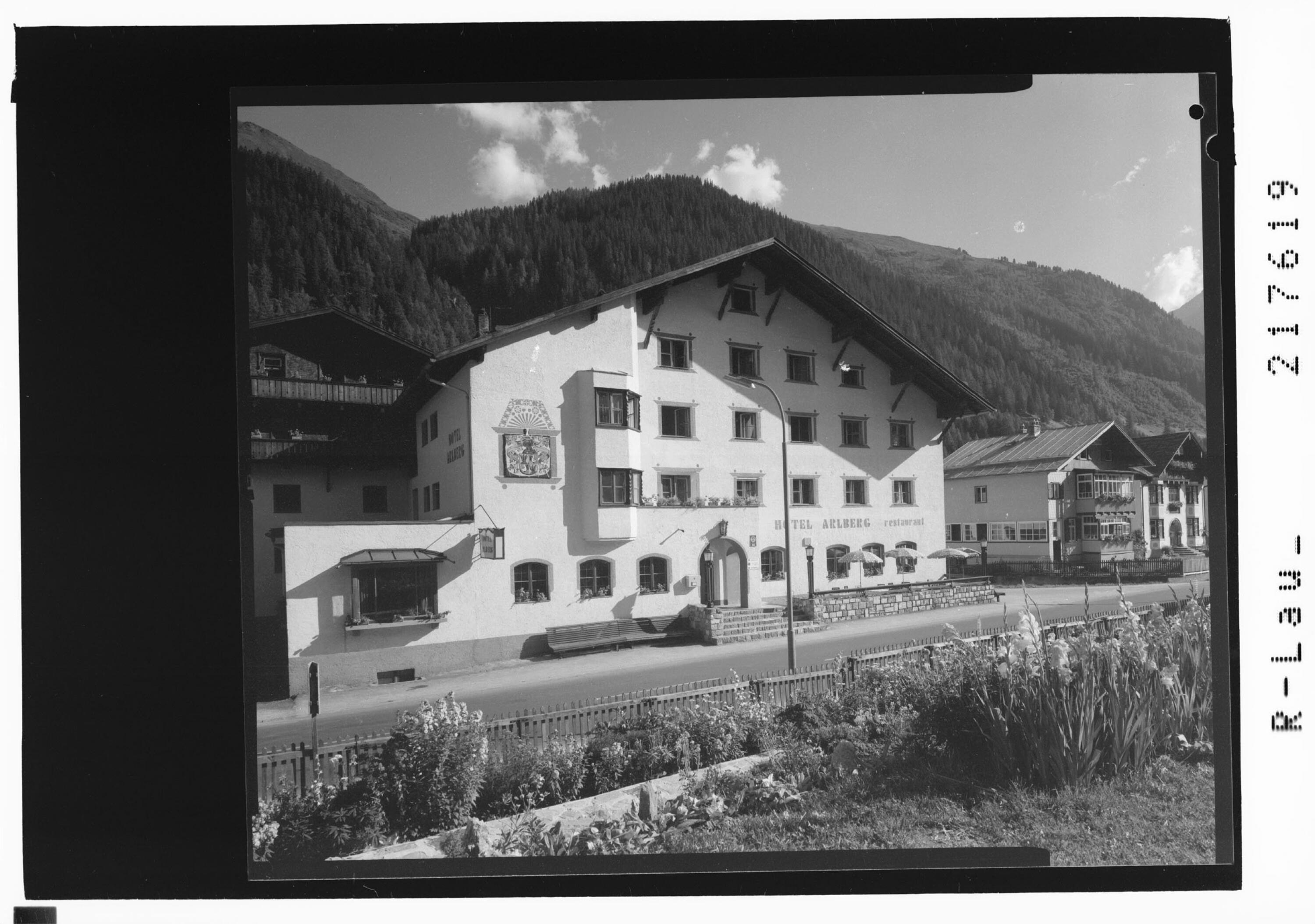 [Hotel Arlberg in St.Anton am Arlberg / Tirol]></div>


    <hr>
    <div class=