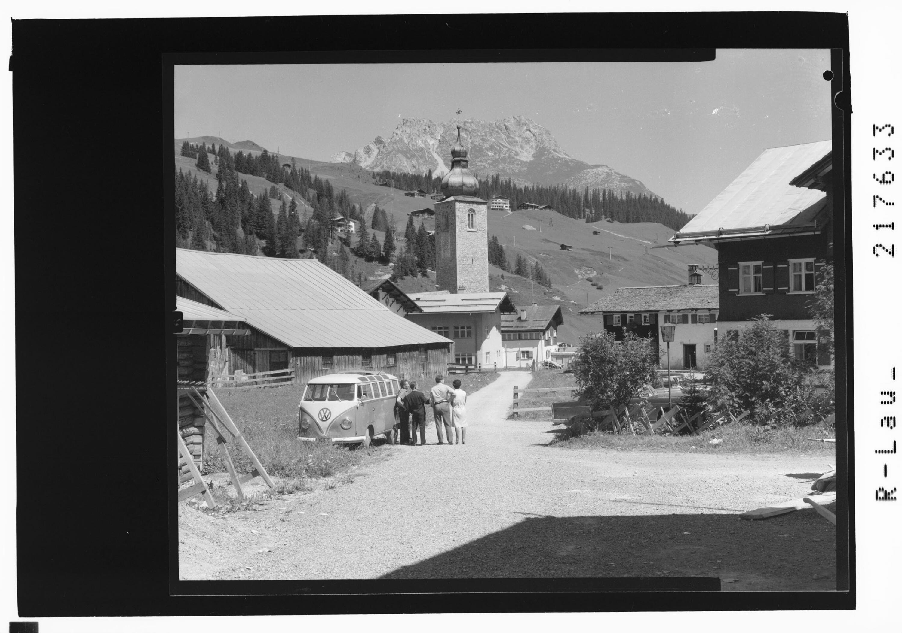 [Blick von Lech am Arlberg zum Karhorn]></div>


    <hr>
    <div class=